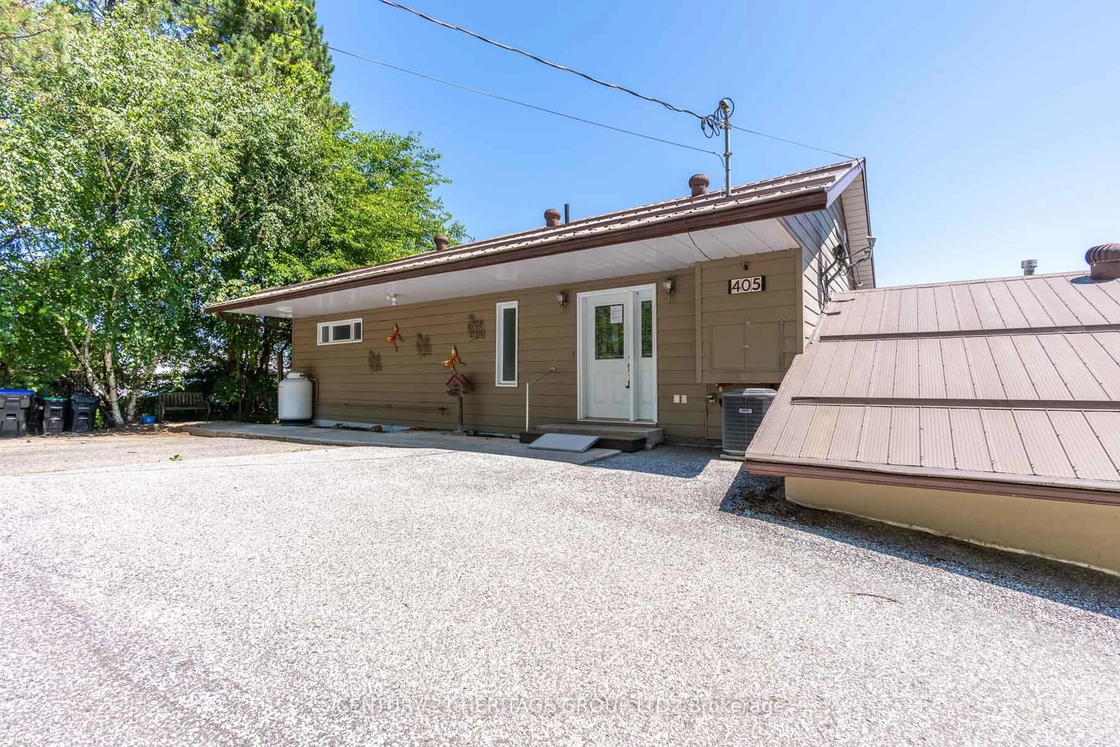 Patio, street for 405 Champlain Rd, Penetanguishene Ontario L9M 1S3