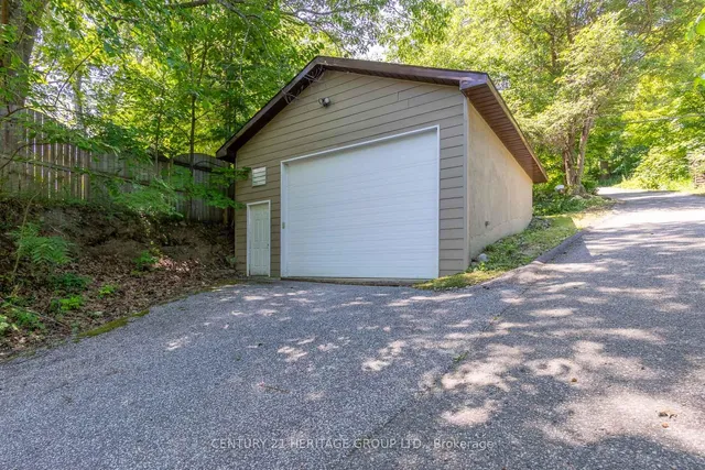 405 Champlain Rd, Penetanguishene 3