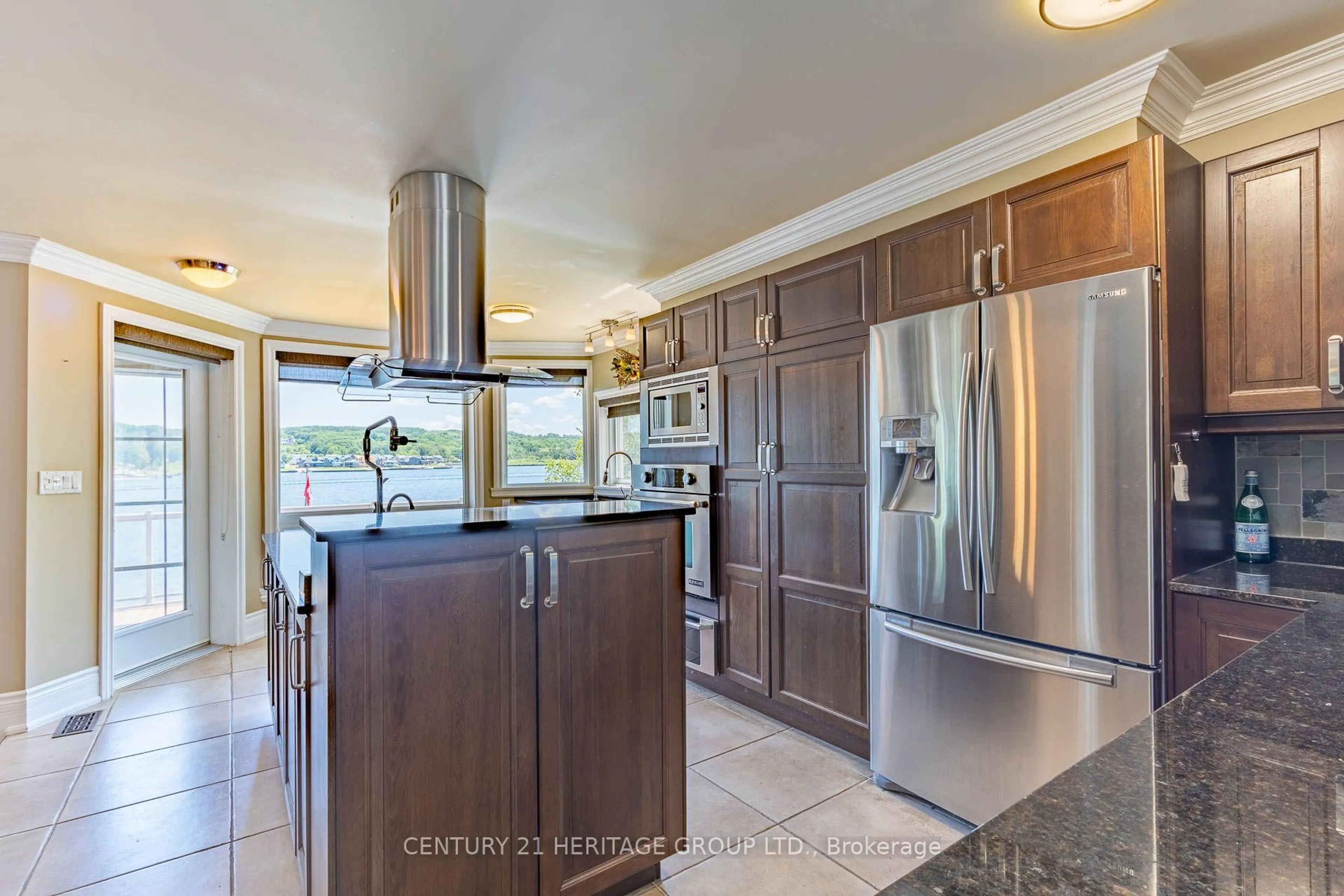 Open concept kitchen, ceramic/tile floor for 405 Champlain Rd, Penetanguishene Ontario L9M 1S3