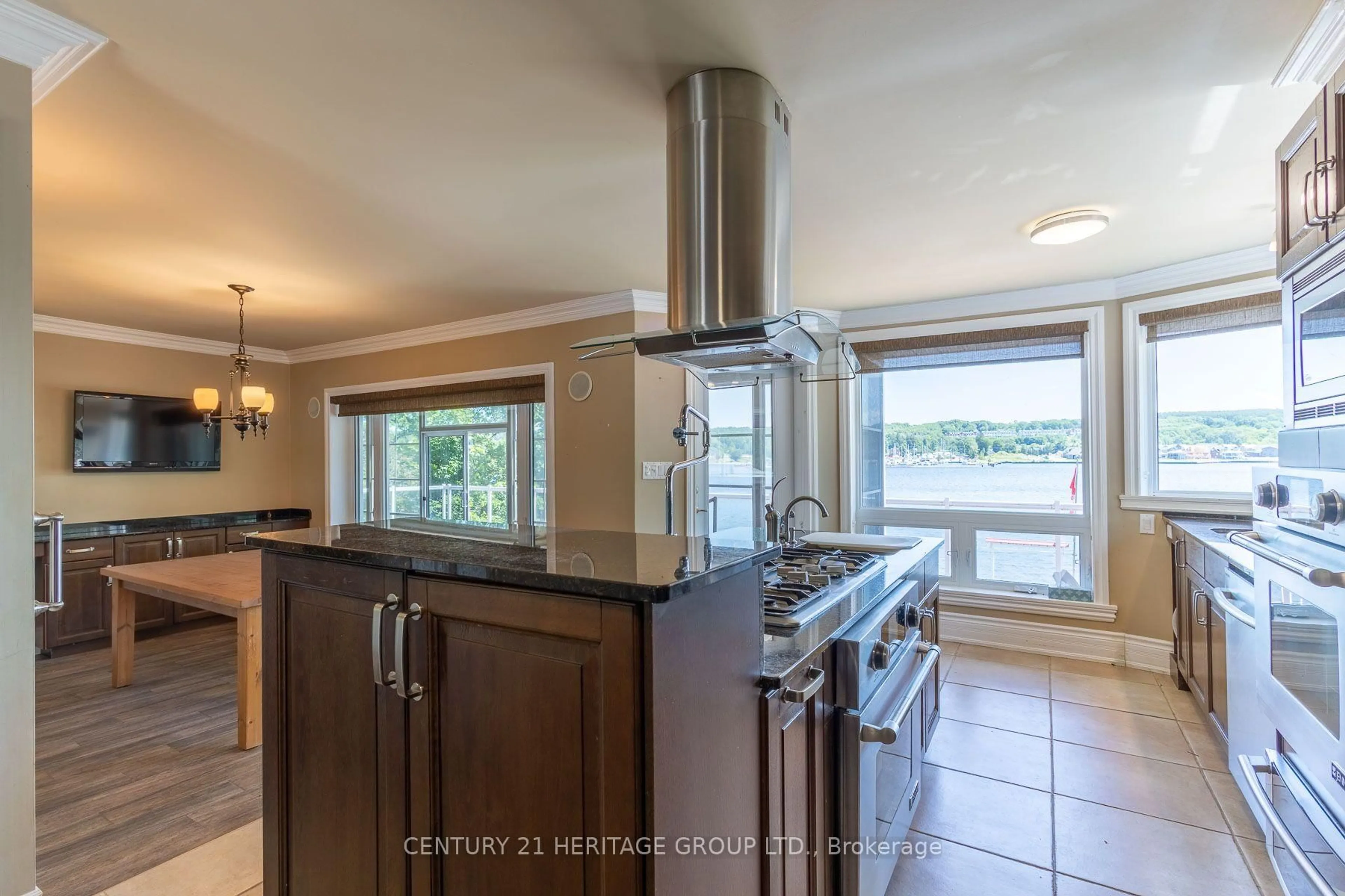 Open concept kitchen, ceramic/tile floor for 405 Champlain Rd, Penetanguishene Ontario L9M 1S3
