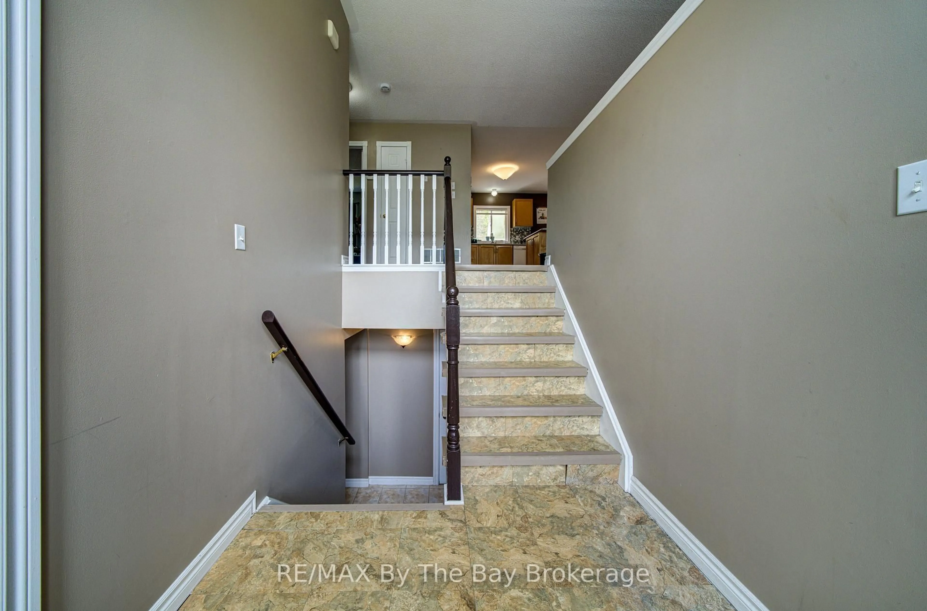 Indoor entryway for 50 Donato Way, Wasaga Beach Ontario L9Z 1R9