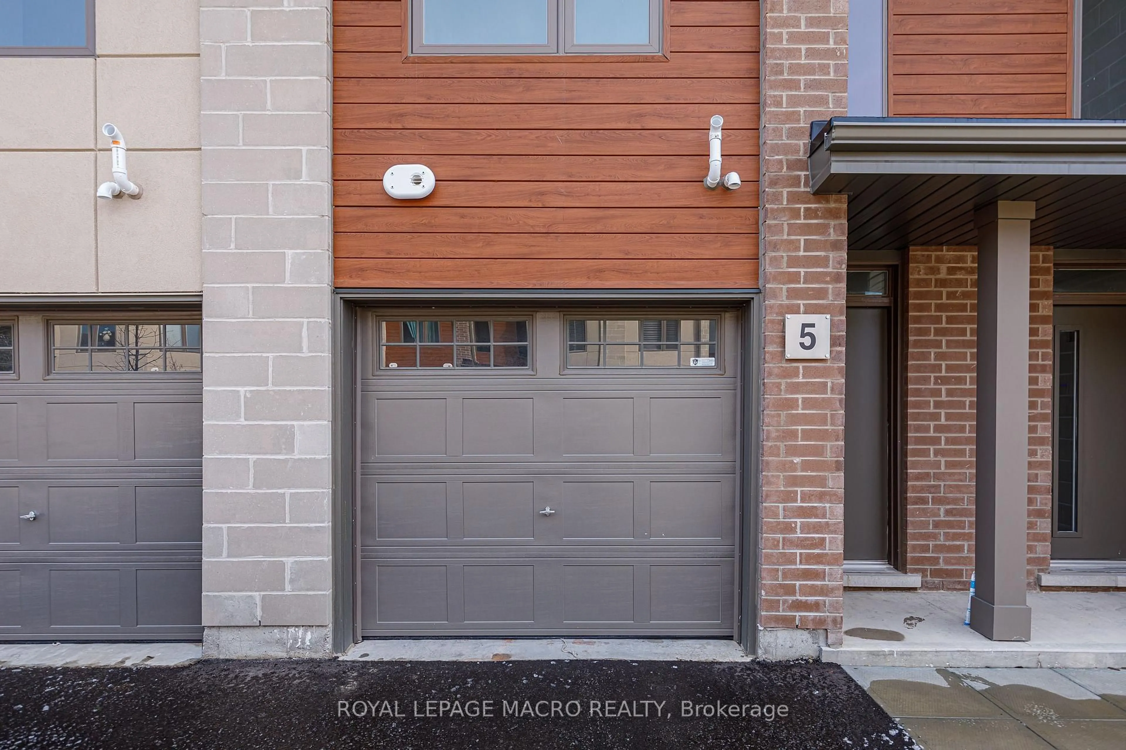 Home with brick exterior material, street for 5 Winters Cres, Collingwood Ontario L9Y 5T1