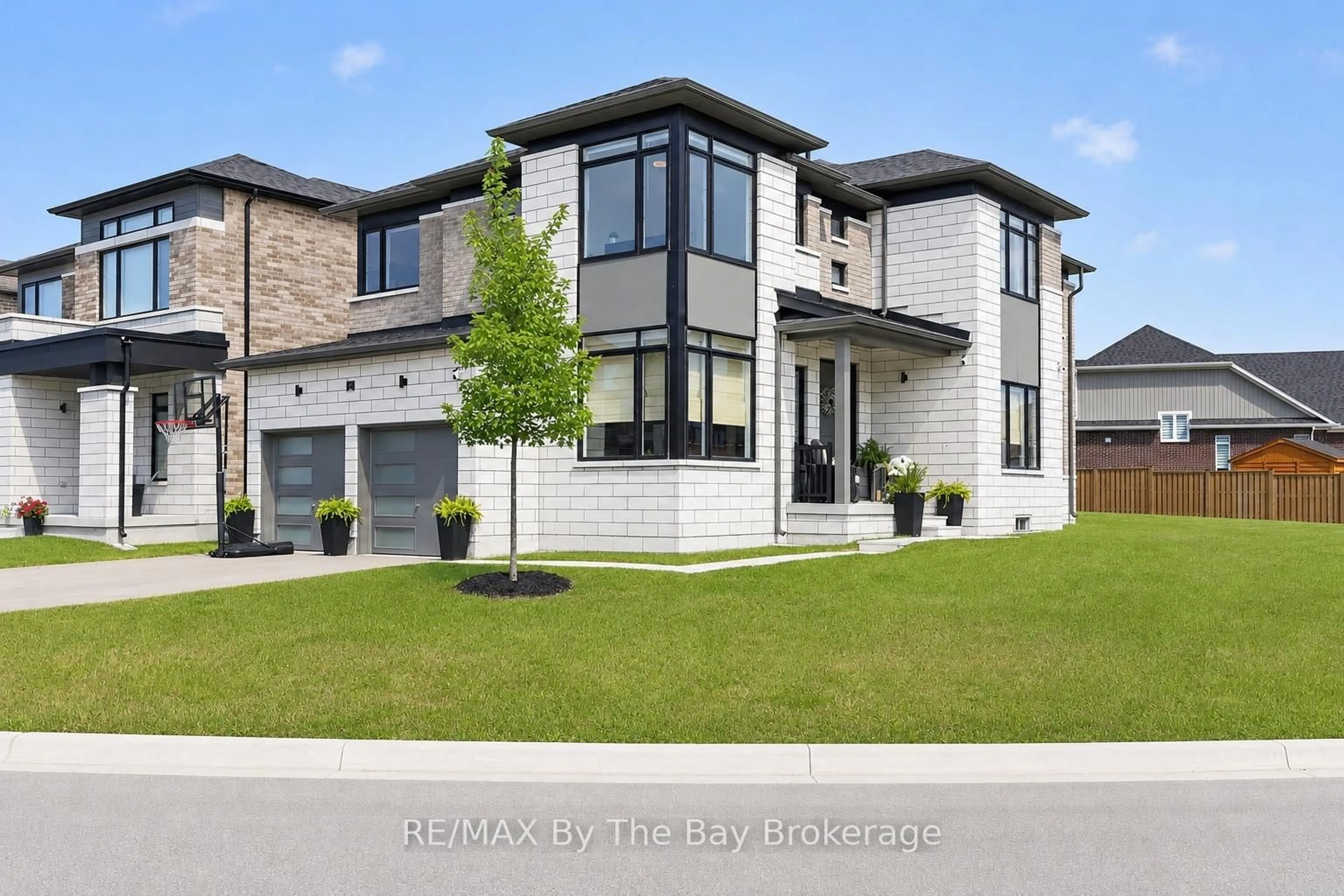 Home with brick exterior material, street for 171 Rosanne Circ, Wasaga Beach Ontario L9Z 0N1