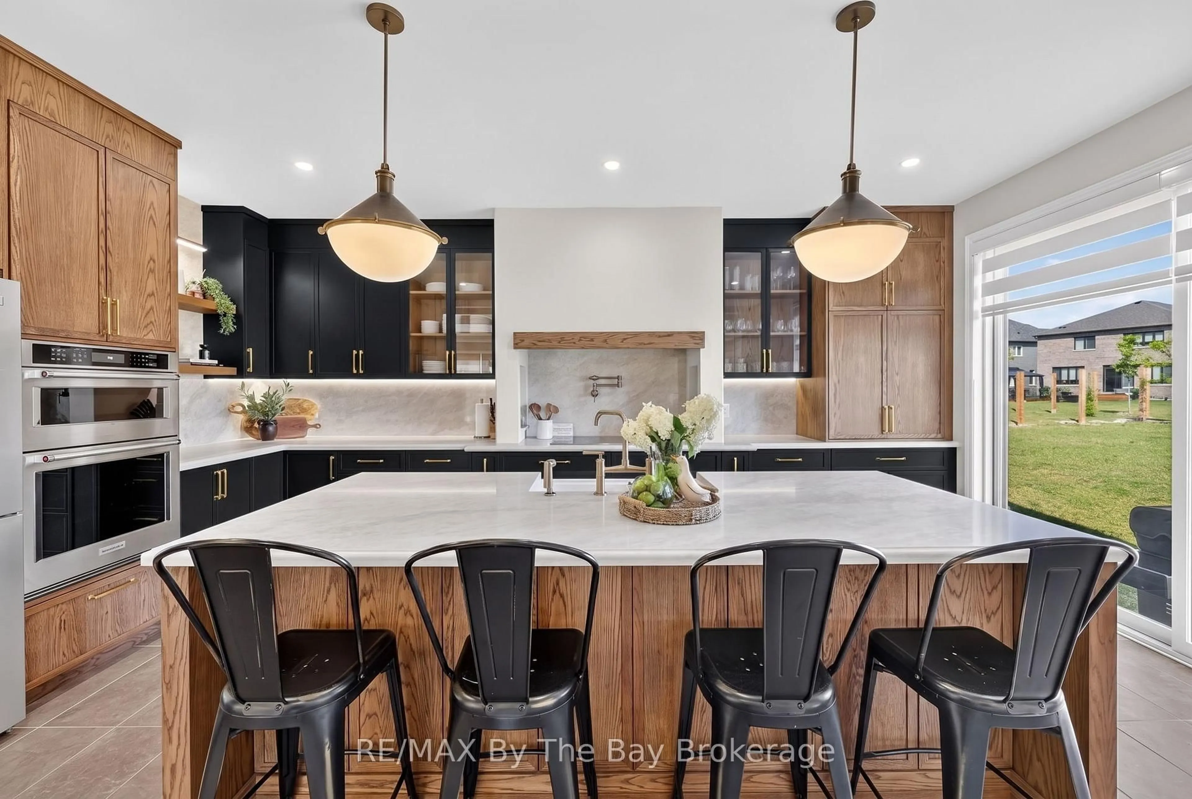 Contemporary kitchen, unknown for 171 Rosanne Circ, Wasaga Beach Ontario L9Z 0N1