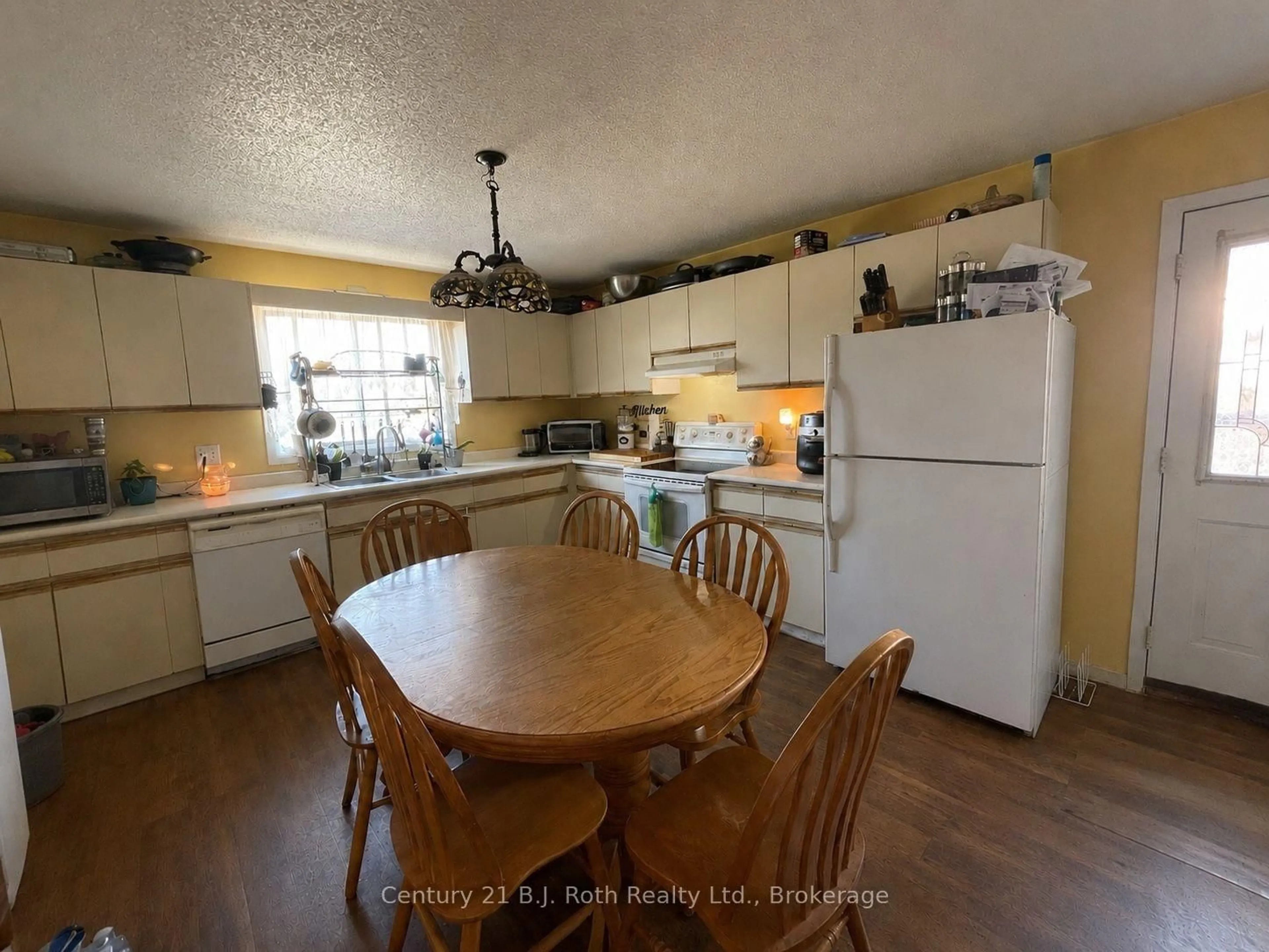 Standard kitchen, unknown for 59 Therrien Crt, Penetanguishene Ontario L9M 1P6