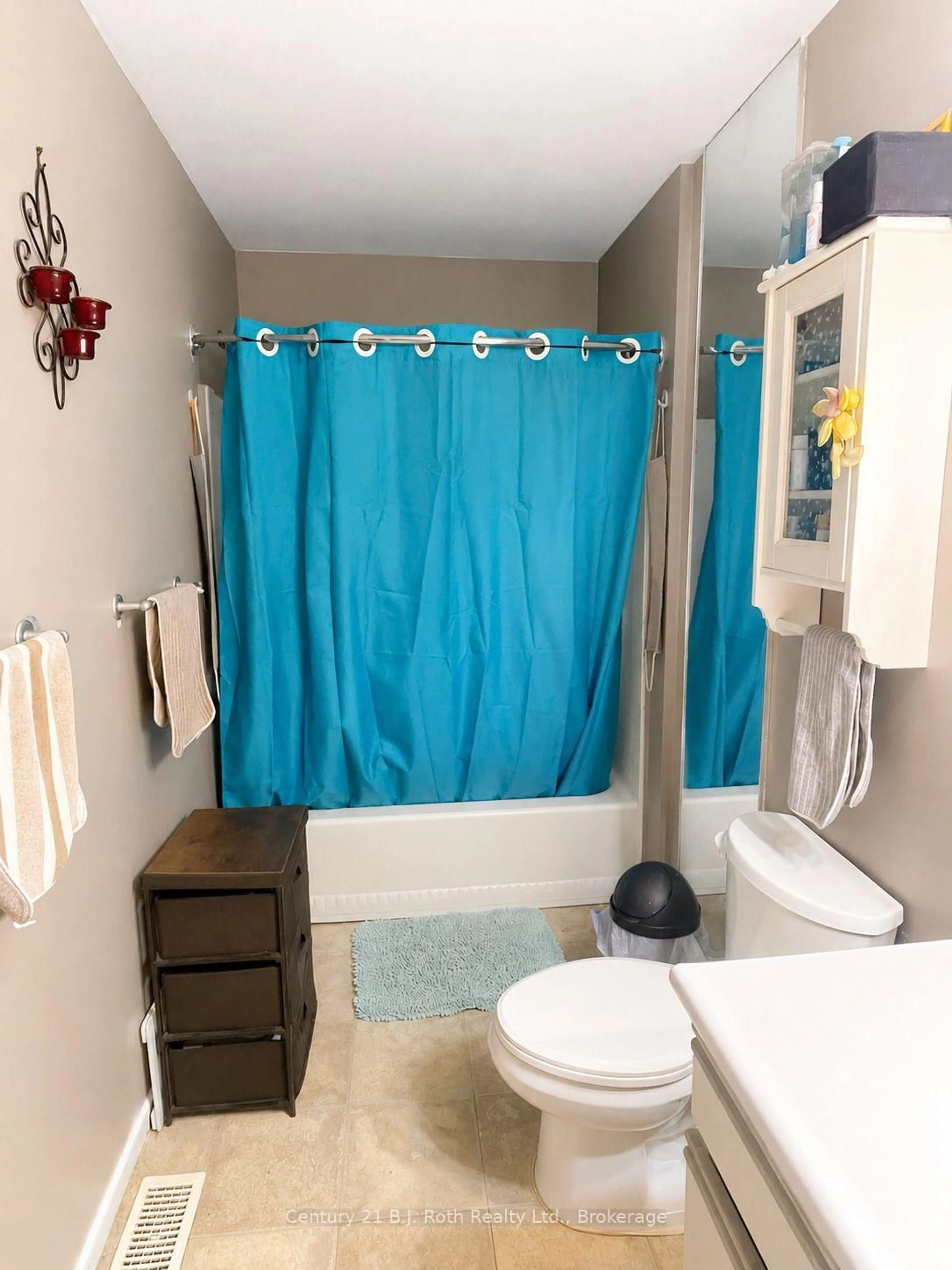 Standard bathroom, unknown for 59 Therrien Crt, Penetanguishene Ontario L9M 1P6