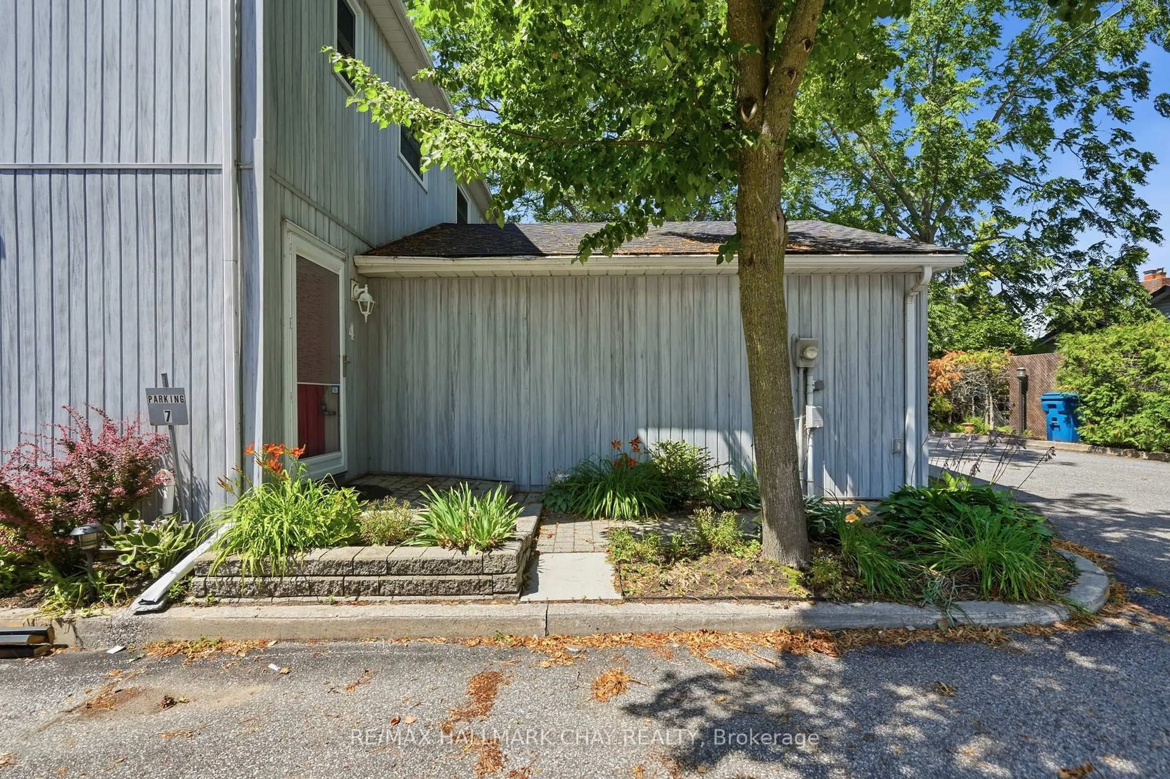 Unknown for 1 Olive Cres #4, Orillia Ontario L3V 7N5