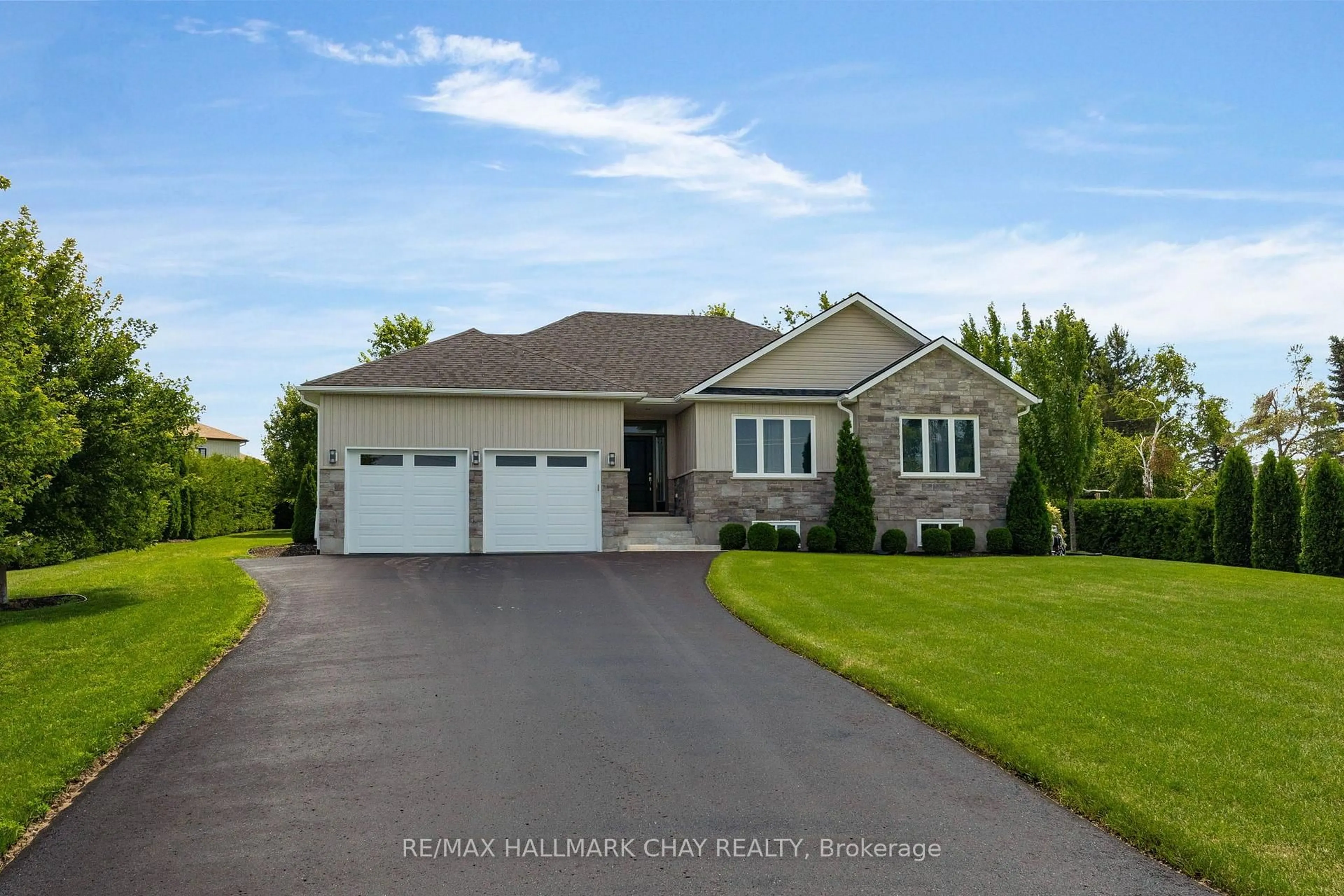 Home with vinyl exterior material, unknown for 1415 15 16 Side Rd, Oro-Medonte Ontario L0L 1T0