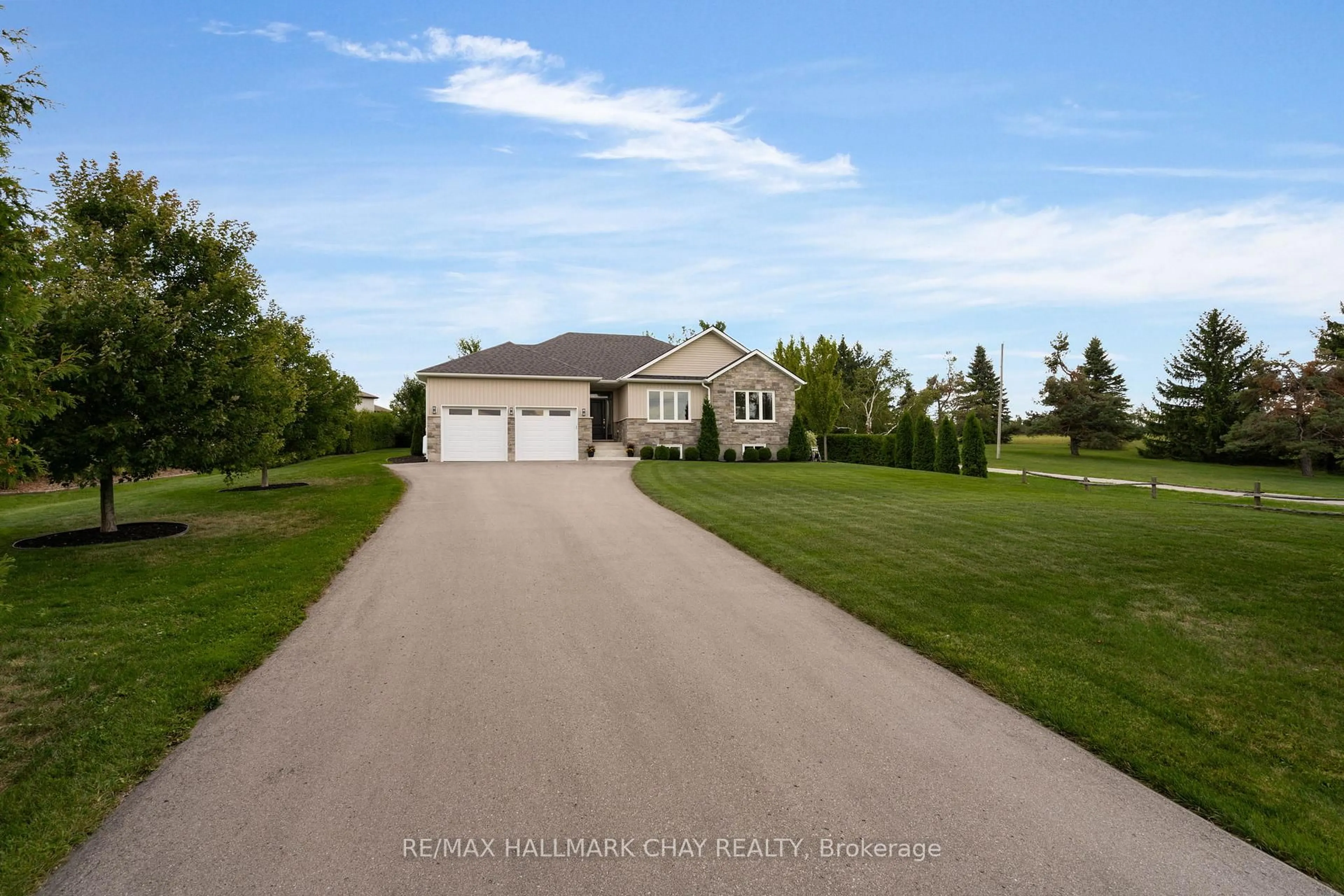 A pic from outside/outdoor area/front of a property/back of a property/a pic from drone, unknown for 1415 15 16 Side Rd, Oro-Medonte Ontario L0L 1T0