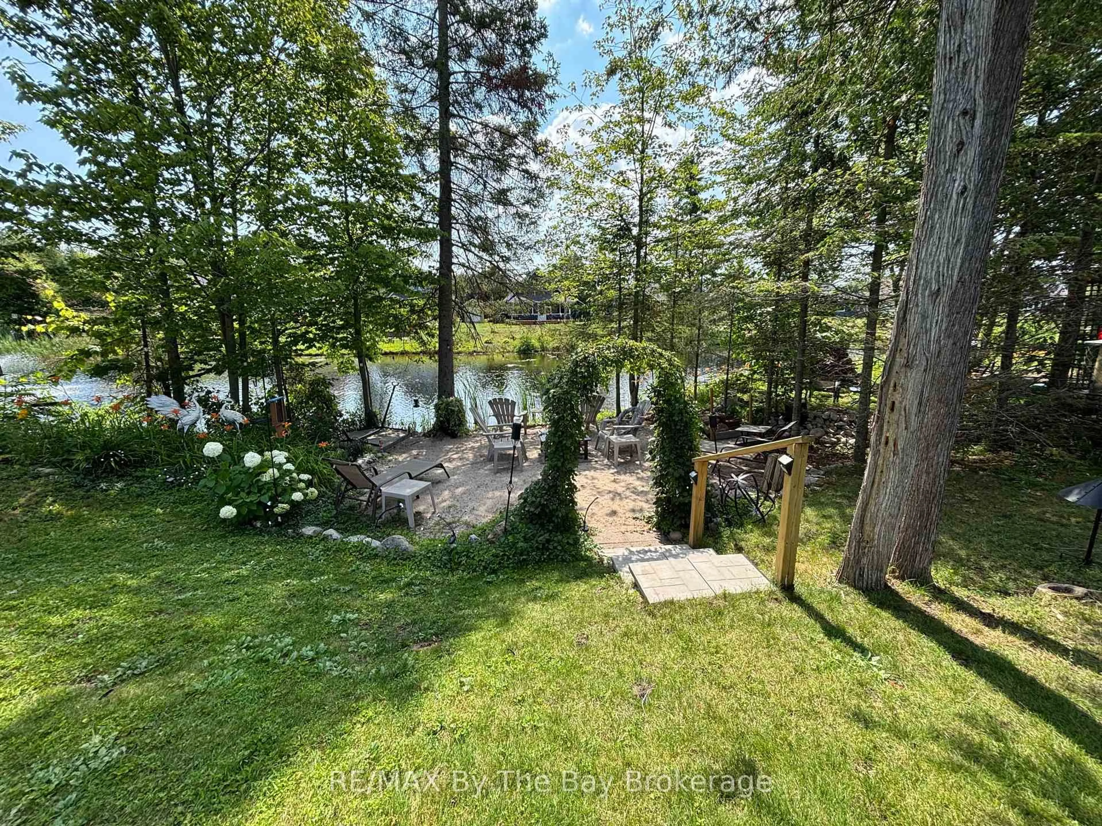 A pic from outside/outdoor area/front of a property/back of a property/a pic from drone, water/lake/river/ocean view for 9 WHITE PINES Tr, Wasaga Beach Ontario L9Z 1X7