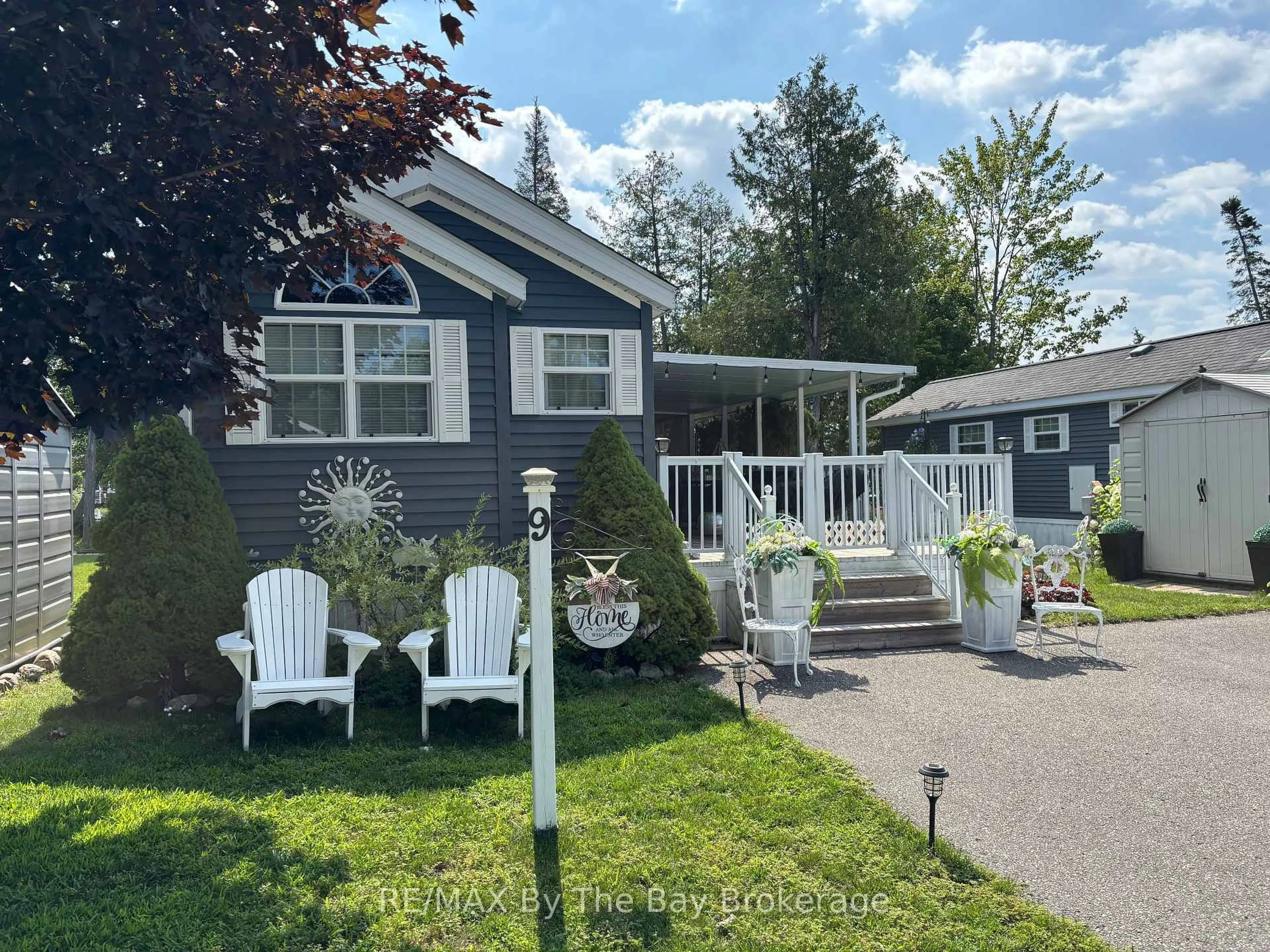 Home with vinyl exterior material, unknown for 9 WHITE PINES Tr, Wasaga Beach Ontario L9Z 1X7