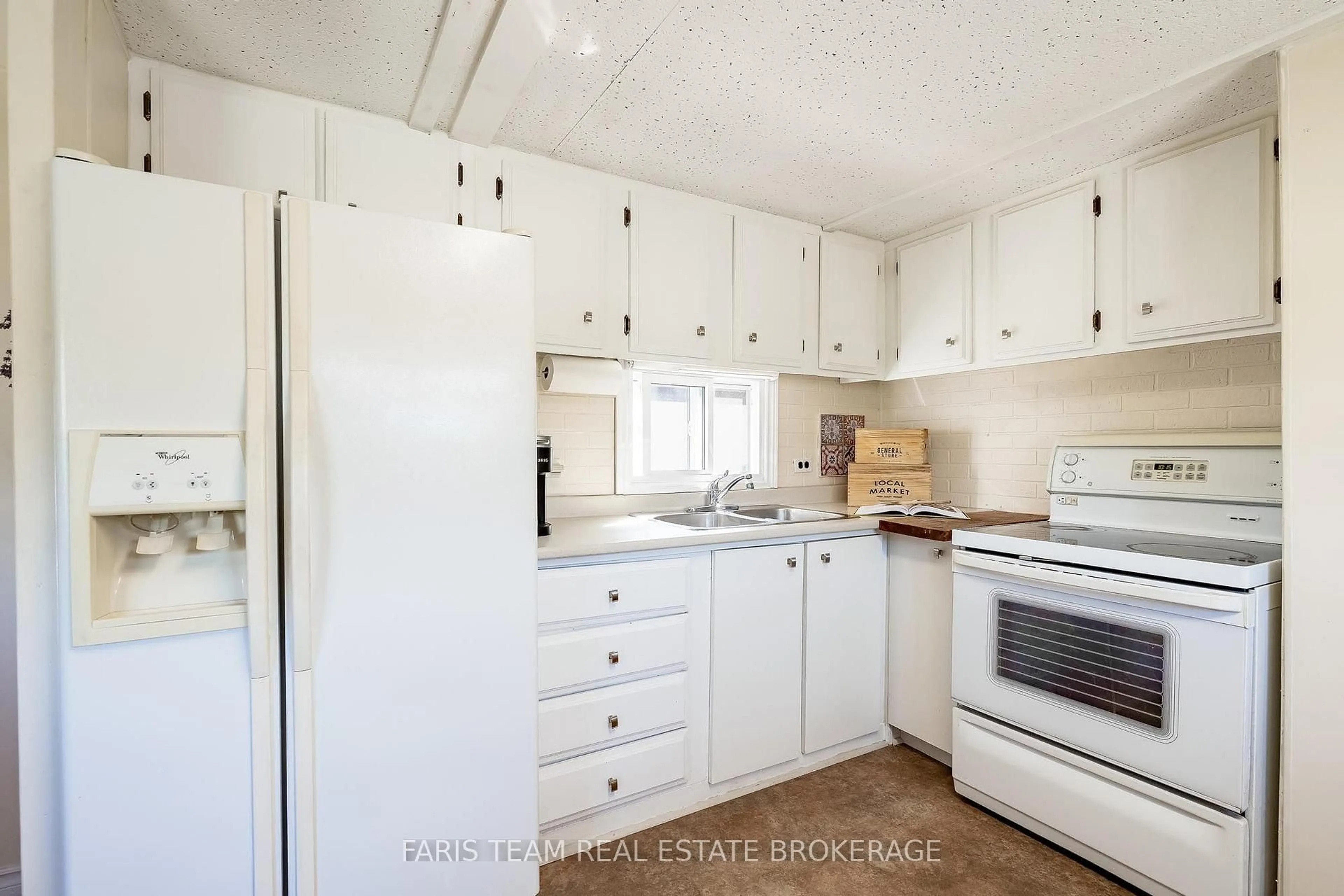 Standard kitchen, unknown for 1295 Hilltop Rd, Severn Ontario L3V 0V1