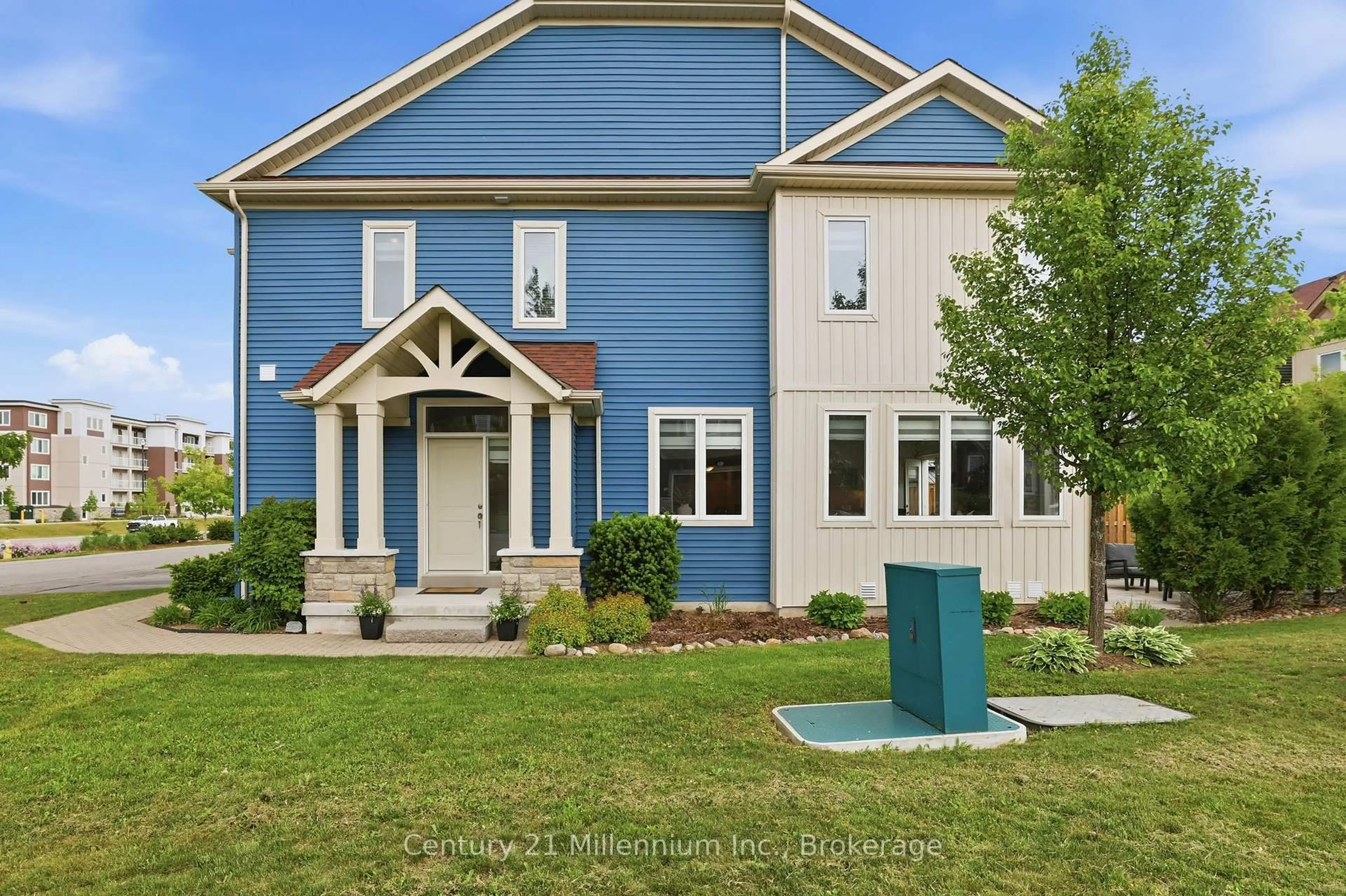 Home with vinyl exterior material, street for 46 Greaves Ave, Collingwood Ontario L9Y 0Z5