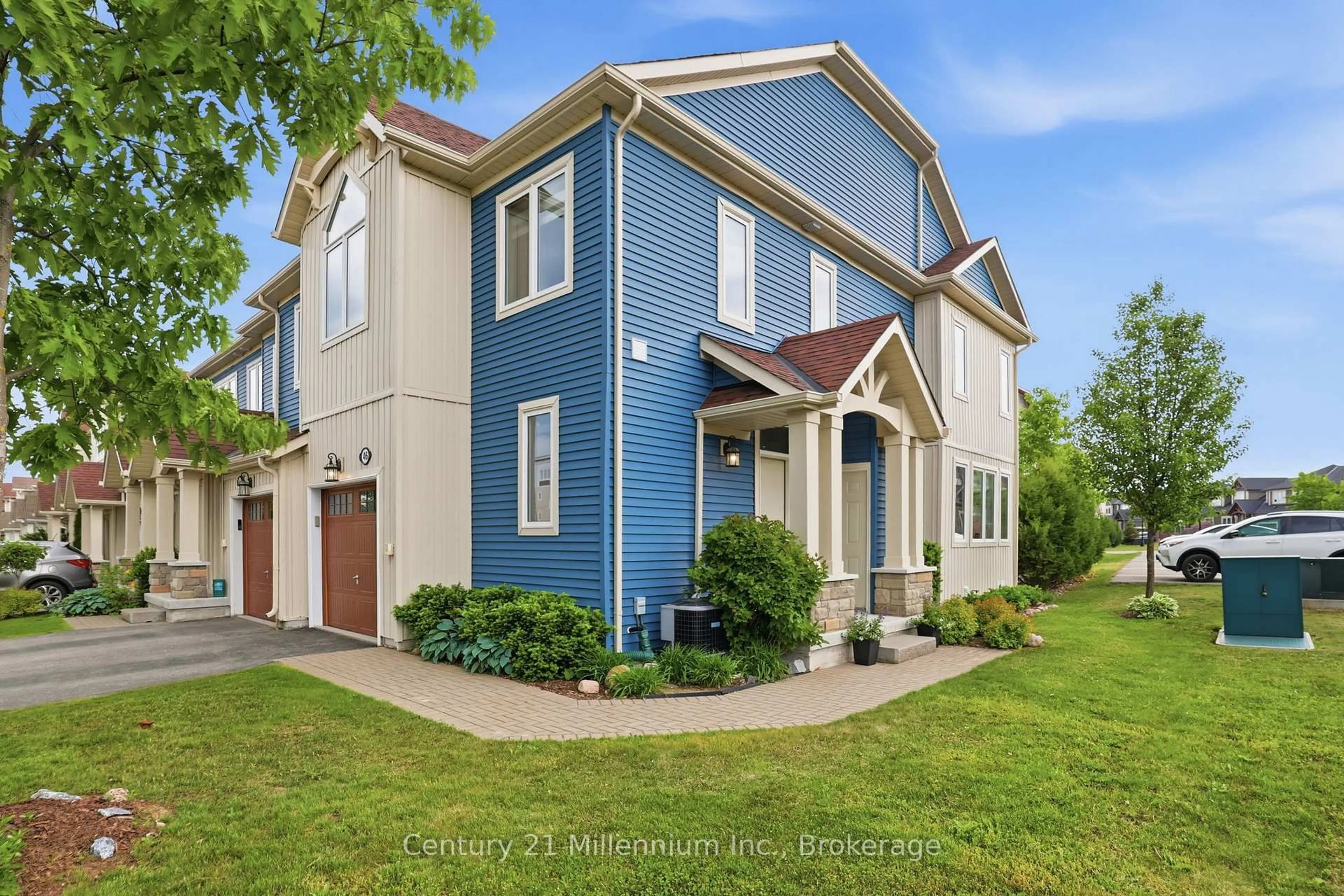 Home with vinyl exterior material, street for 46 Greaves Ave, Collingwood Ontario L9Y 0Z5