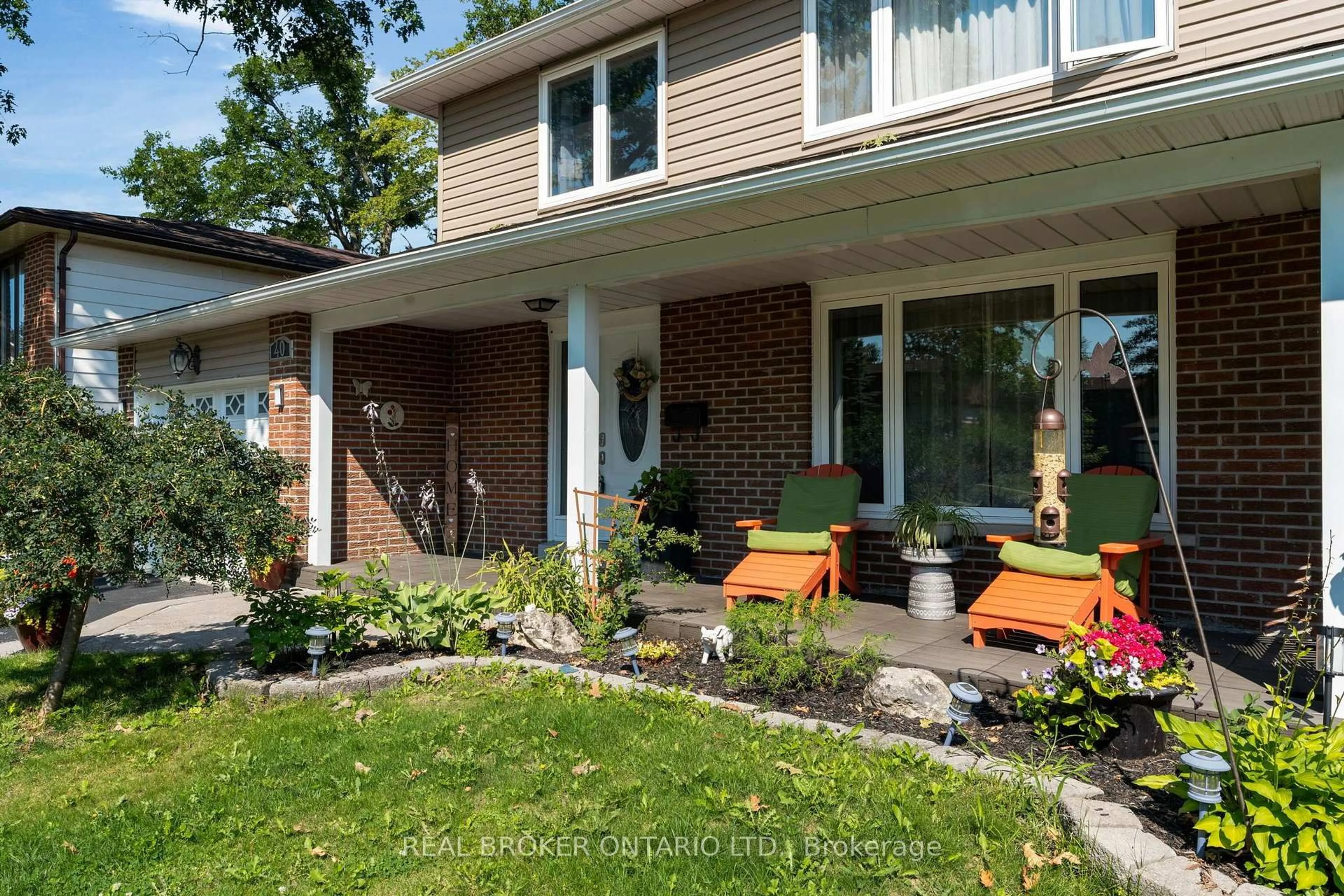 Home with brick exterior material, street for 40 Farmingdale Cres, Barrie Ontario L4M 5E5