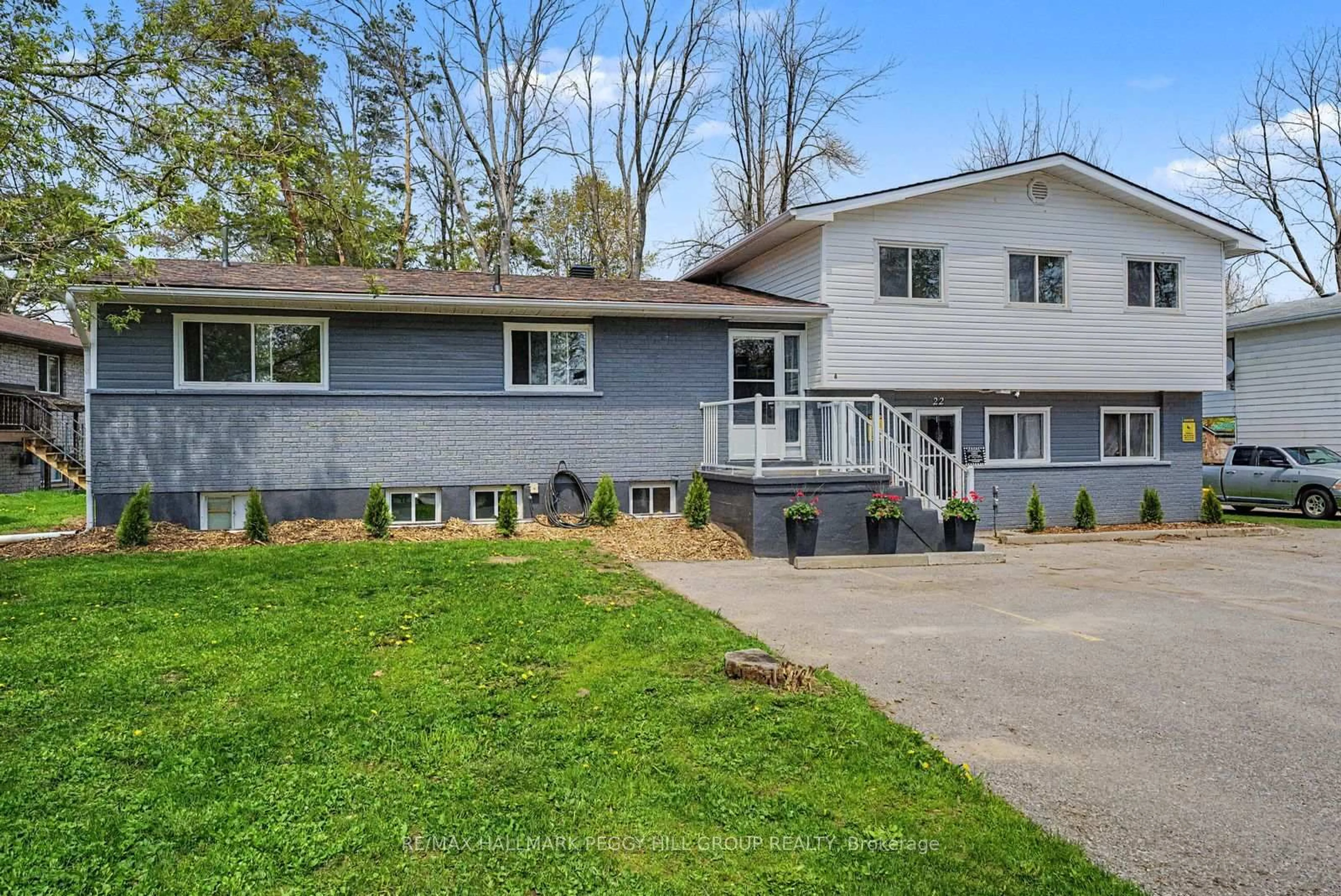 Home with vinyl exterior material, unknown for 22 Olive Cres, Orillia Ontario L3V 1G1
