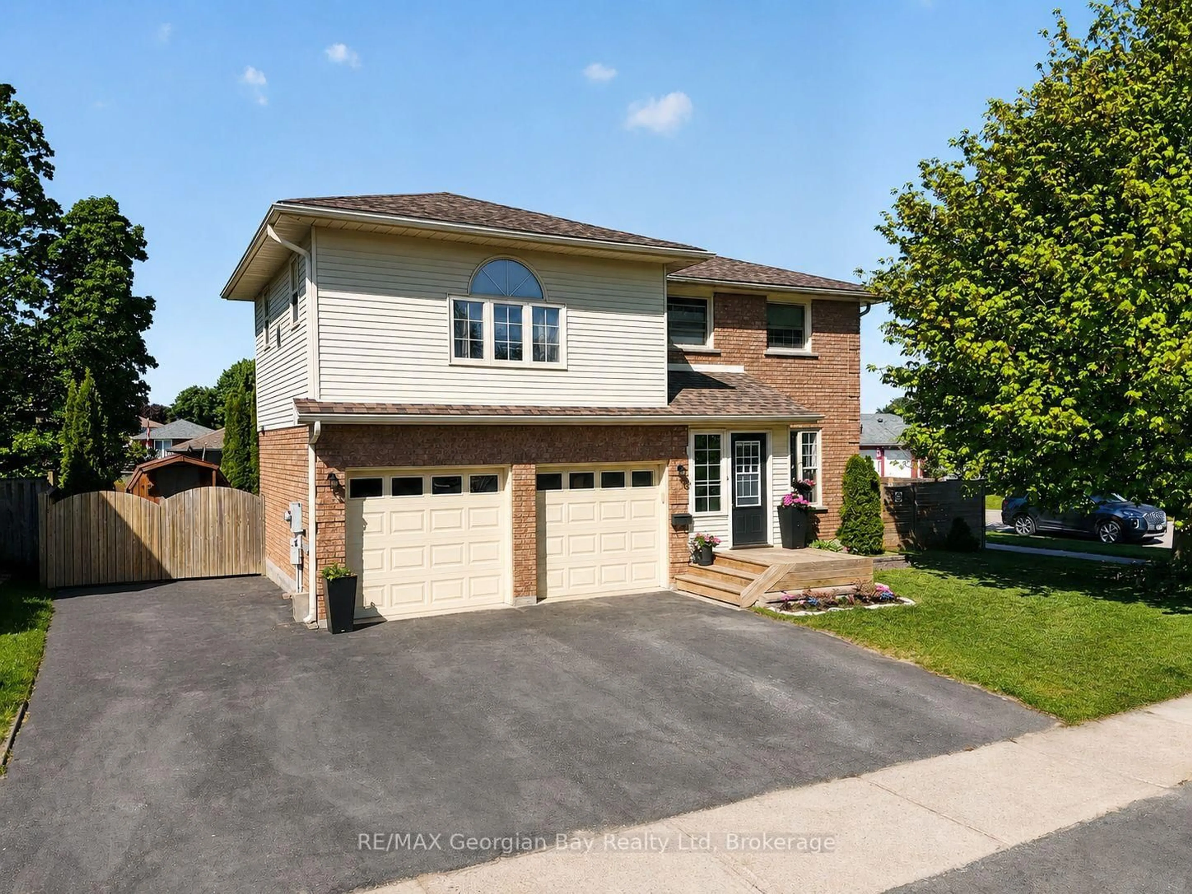 Home with brick exterior material, street for 911 Watson Pl, Midland Ontario L4R 5B9