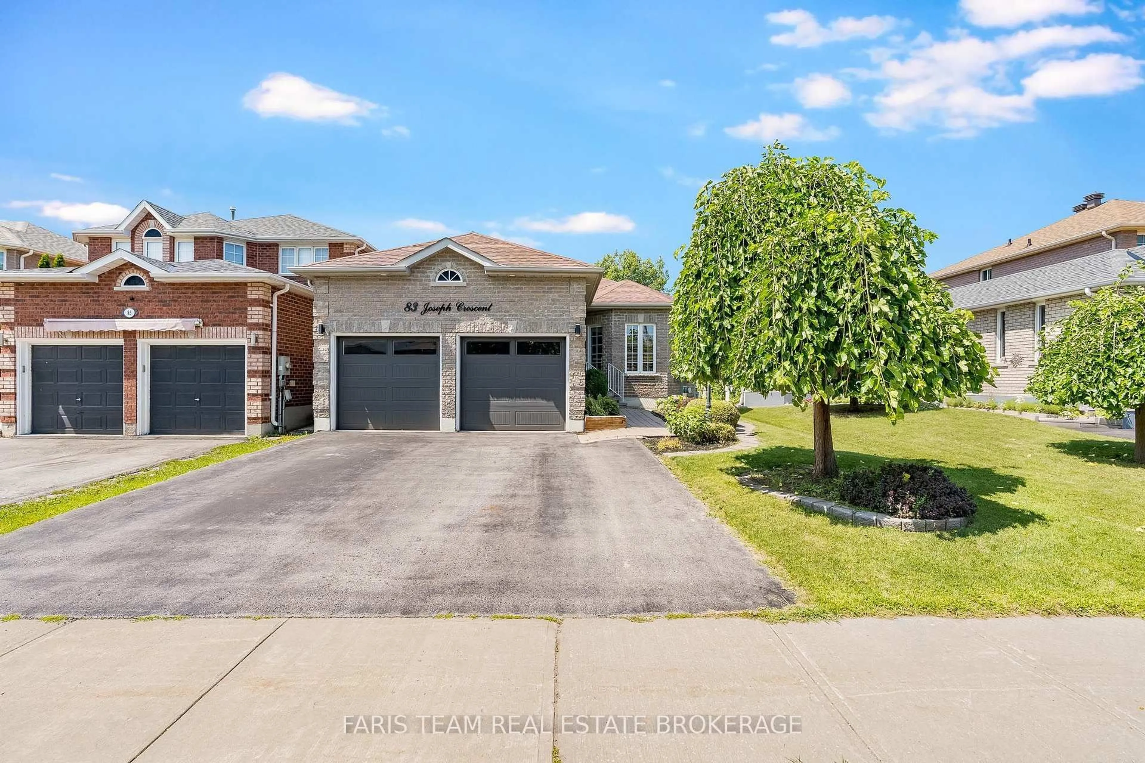 A pic from outside/outdoor area/front of a property/back of a property/a pic from drone, street for 83 Joseph Cres, Barrie Ontario L4N 0Y2