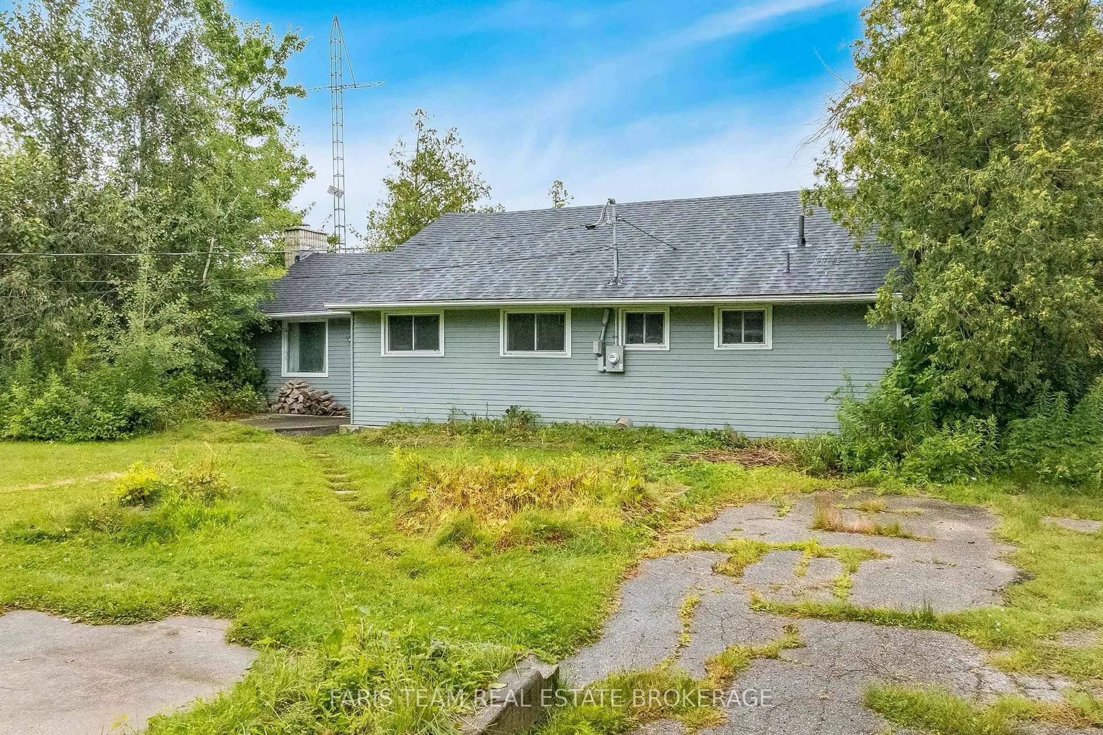 A pic from outside/outdoor area/front of a property/back of a property/a pic from drone, street for 1467 Cunningham Cres, Severn Ontario L3V 6H3