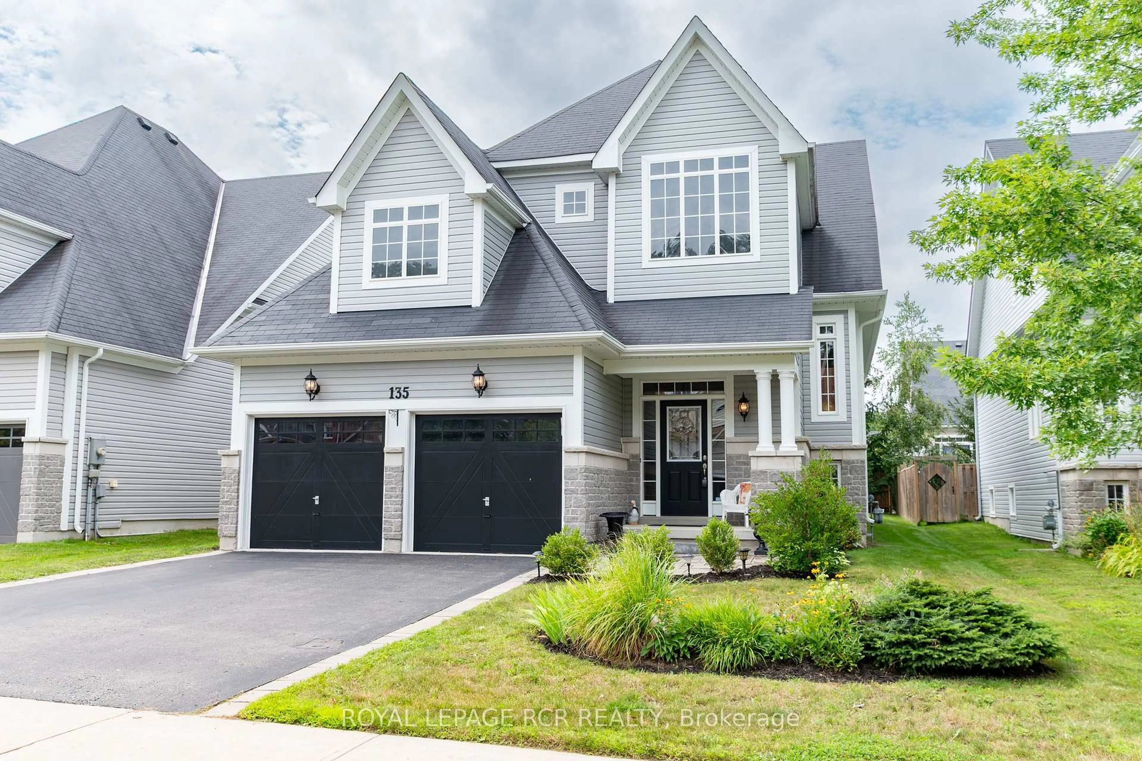 Home with vinyl exterior material, street for 135 White Sands Way, Wasaga Beach Ontario L9Z 0E3