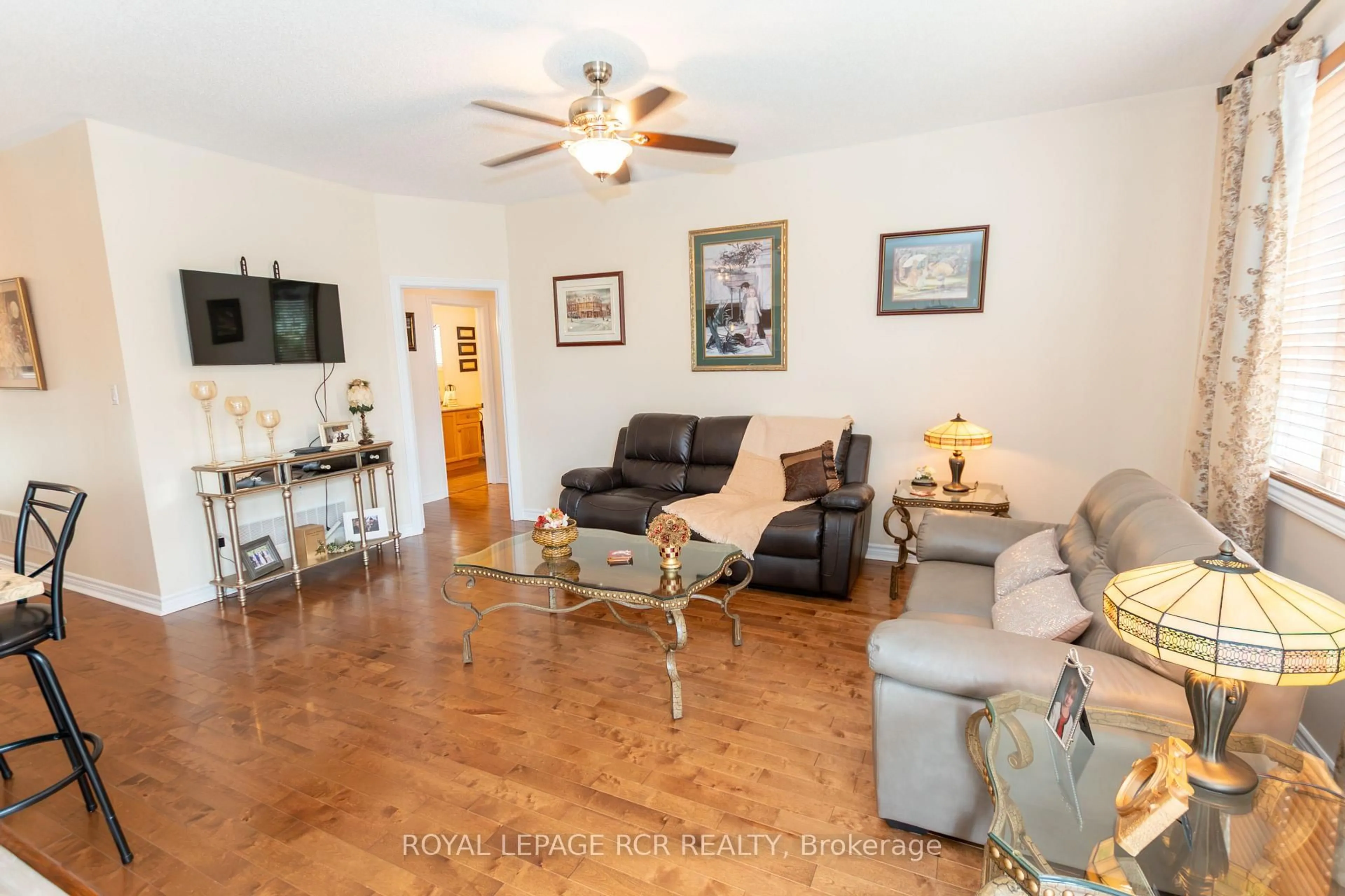 Living room with furniture, unknown for 135 White Sands Way, Wasaga Beach Ontario L9Z 0E3