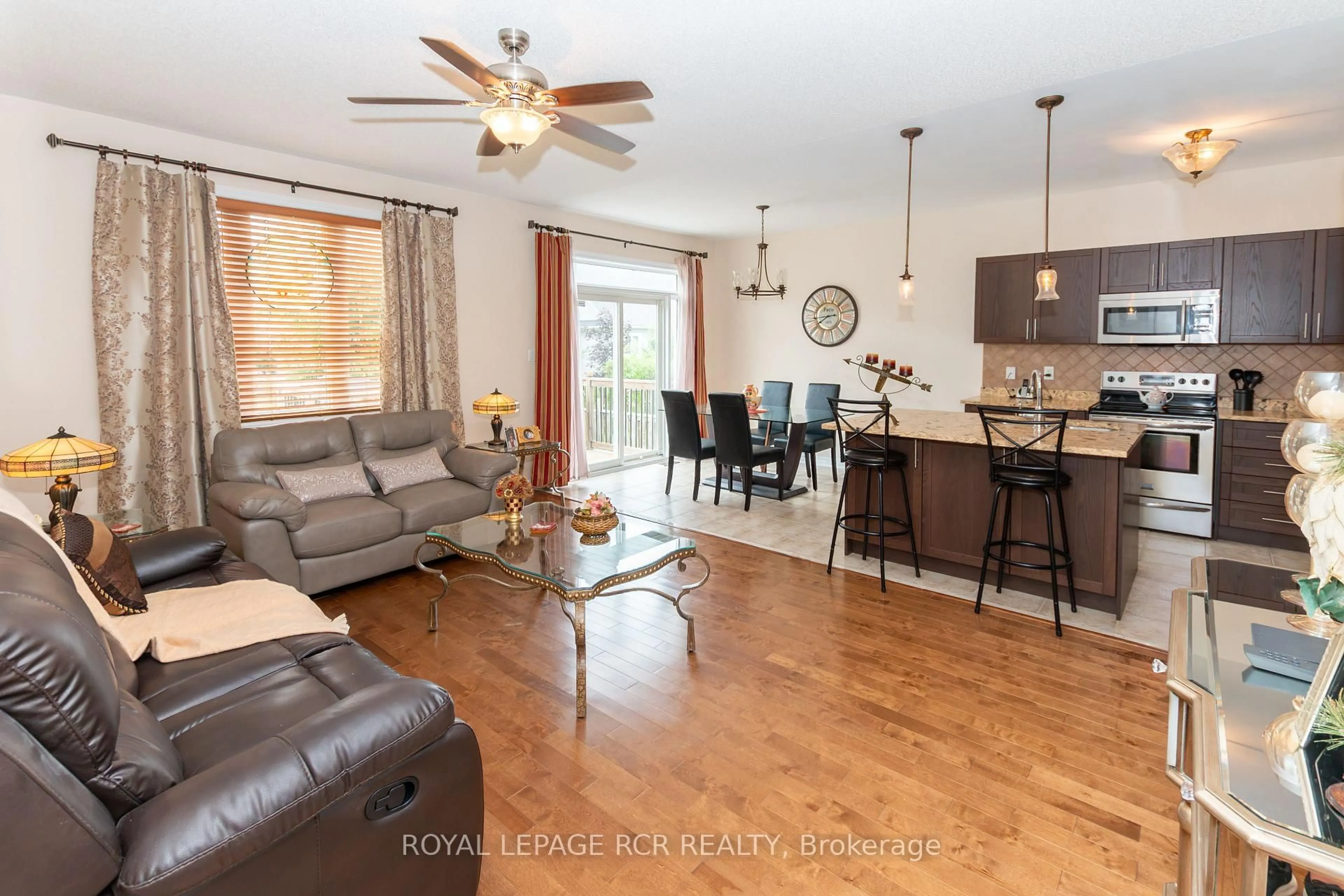 Living room with furniture, wood/laminate floor for 135 White Sands Way, Wasaga Beach Ontario L9Z 0E3