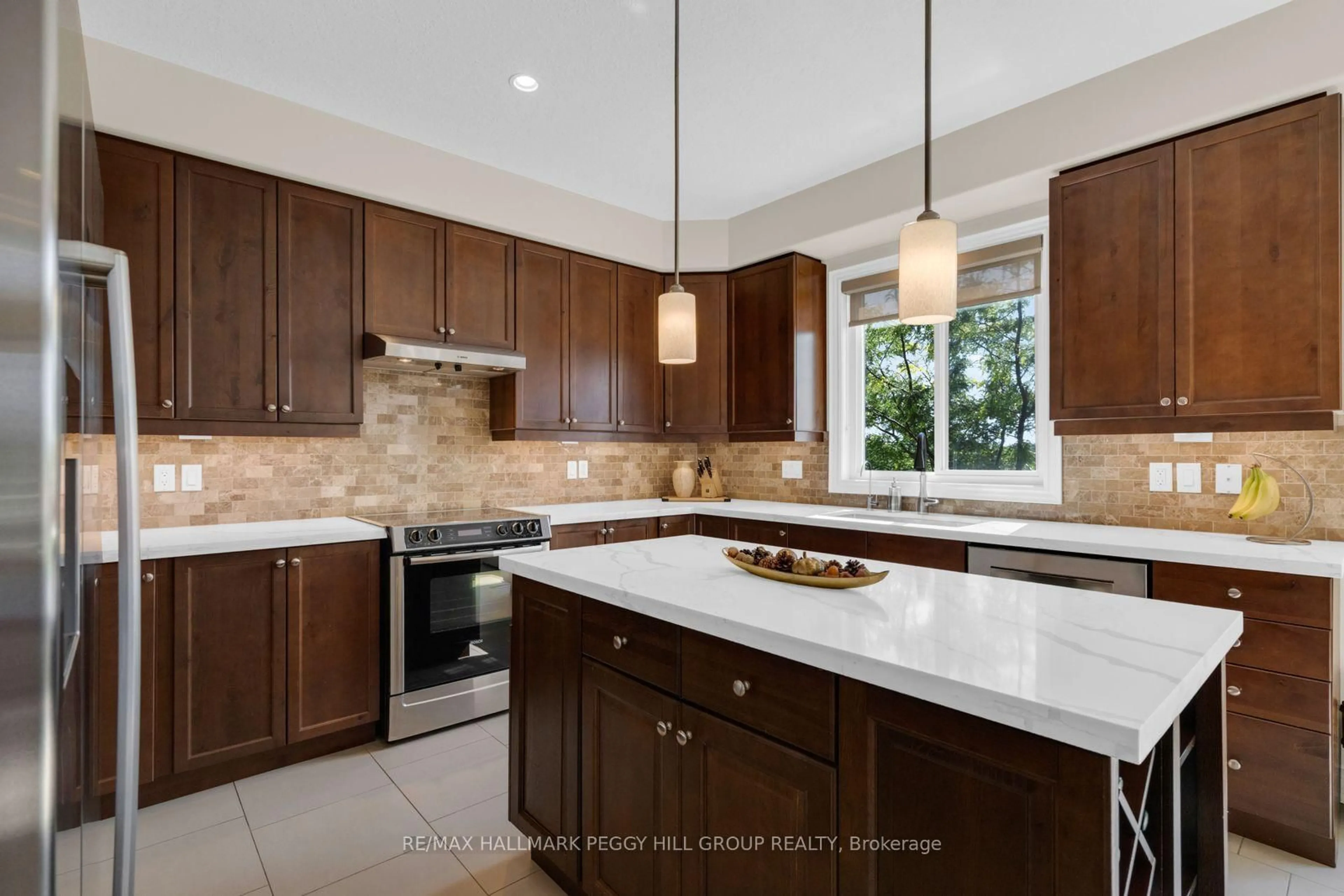Contemporary kitchen, ceramic/tile floor for 137 Jewel House Lane, Barrie Ontario L4N 6E1