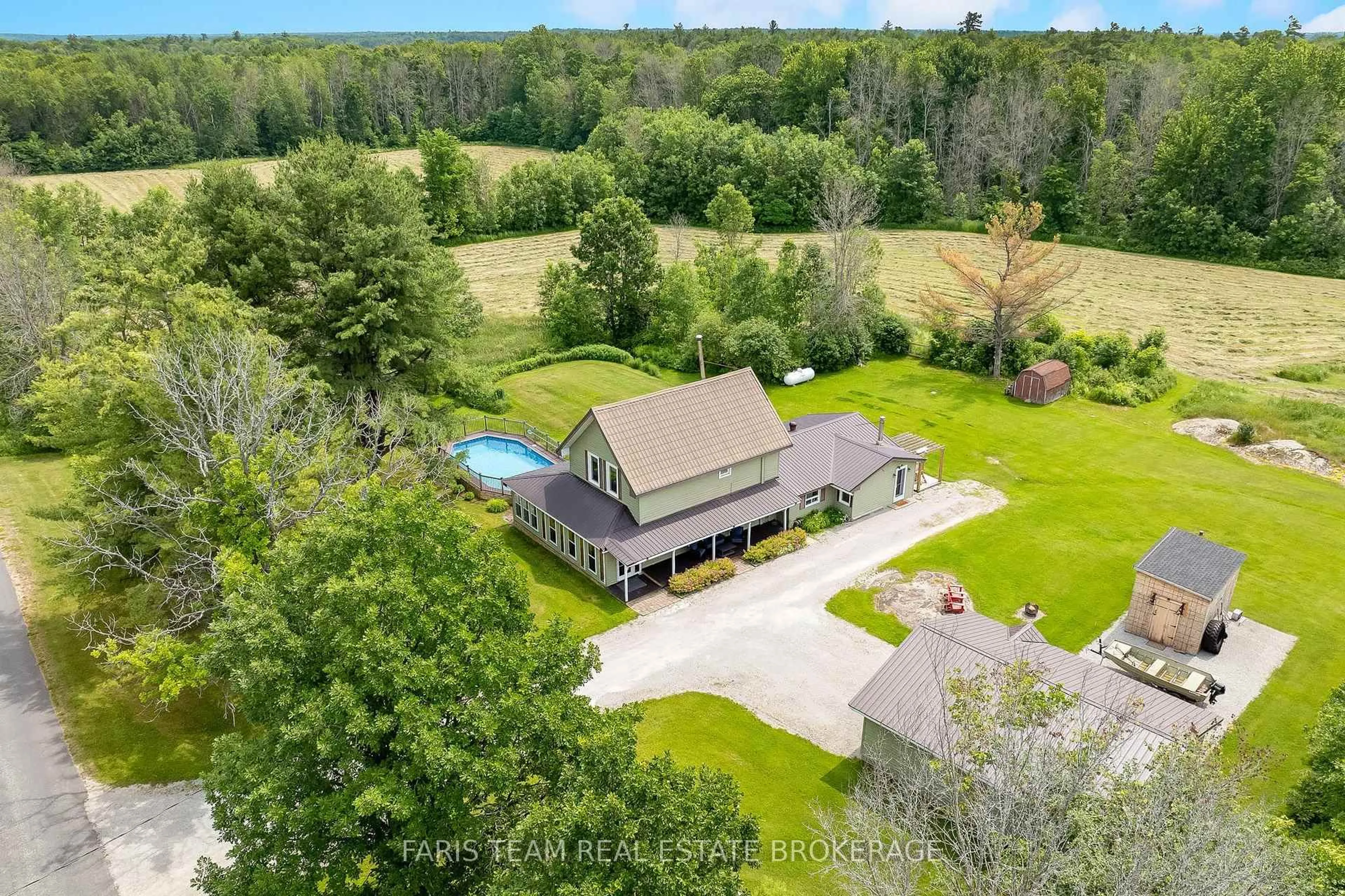 A pic from outside/outdoor area/front of a property/back of a property/a pic from drone, unknown for 2289 Kinnear Sdrd, Severn Ontario L0K 1E0