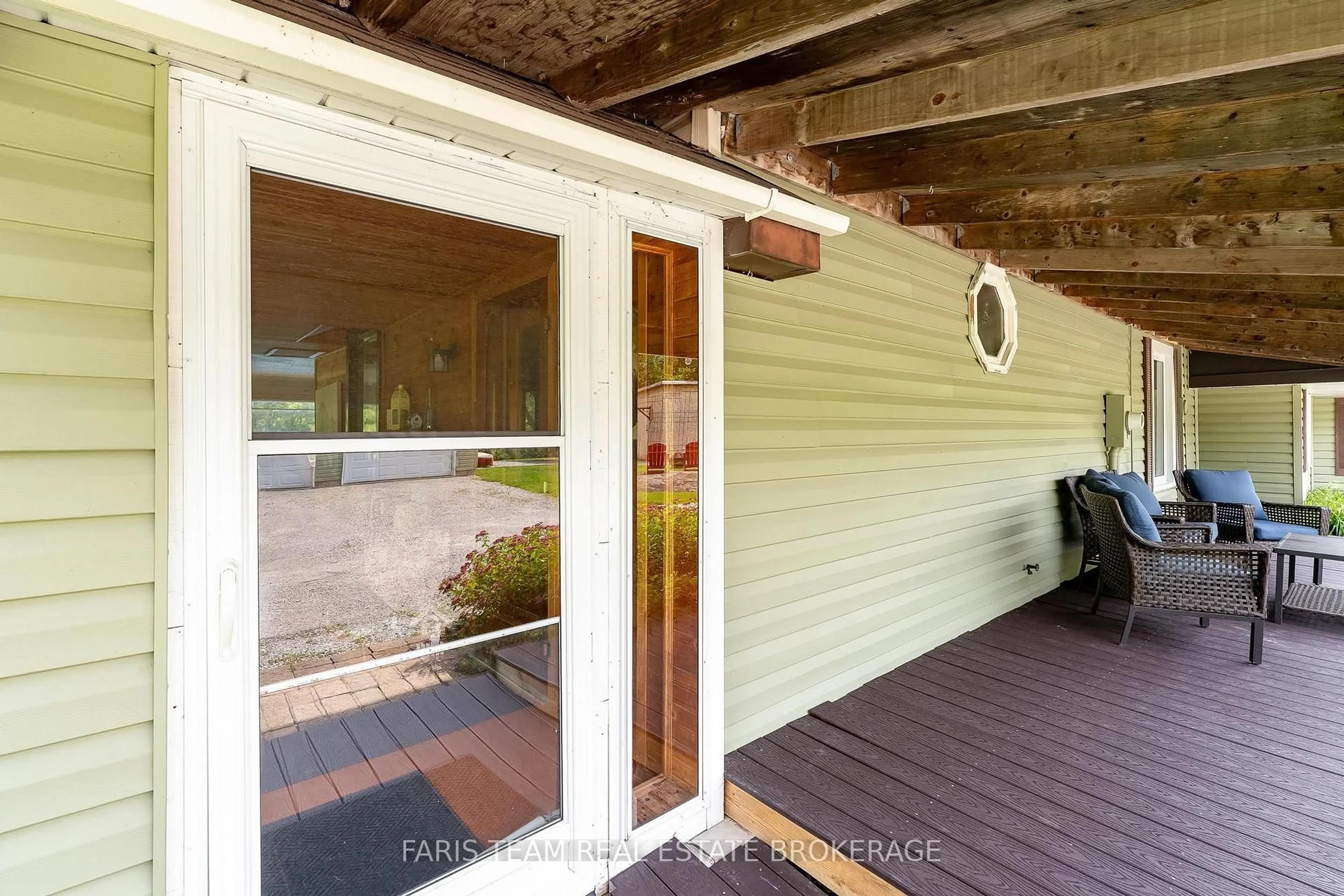 Indoor entryway for 2289 Kinnear Sdrd, Severn Ontario L0K 1E0