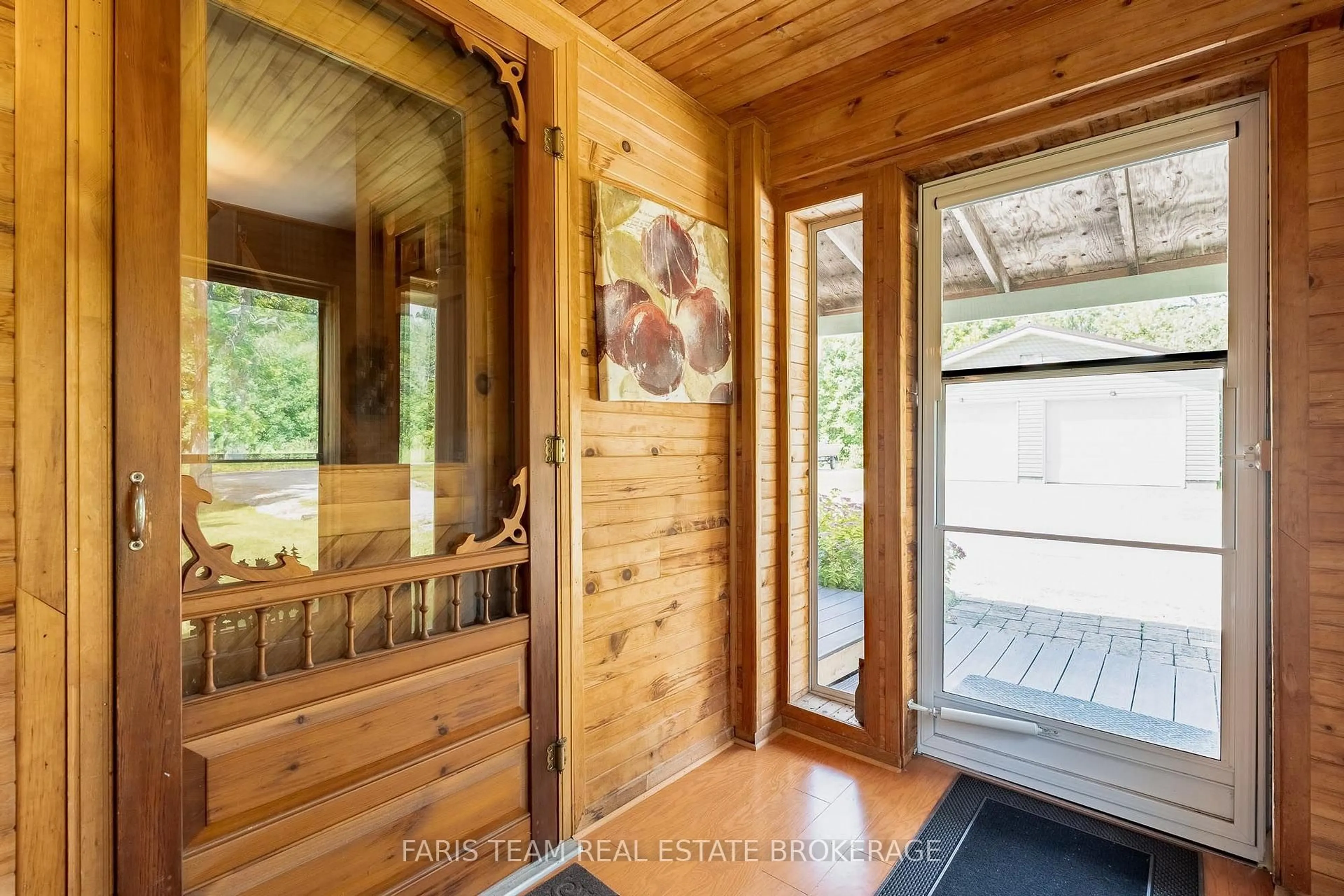 Indoor entryway for 2289 Kinnear Sdrd, Severn Ontario L0K 1E0