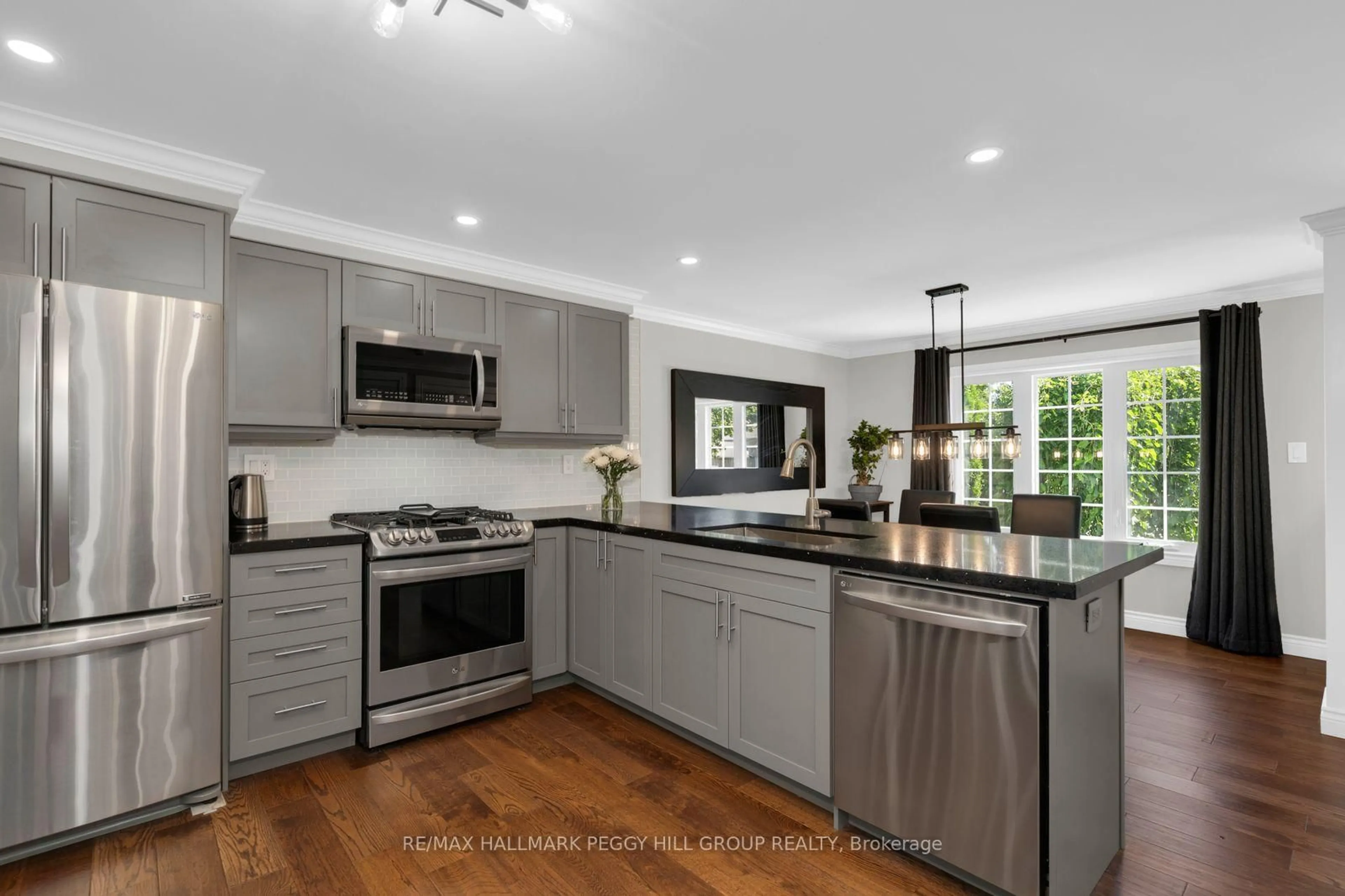 Open concept kitchen, ceramic/tile floor for 105 Columbia Rd, Barrie Ontario L4N 8E5