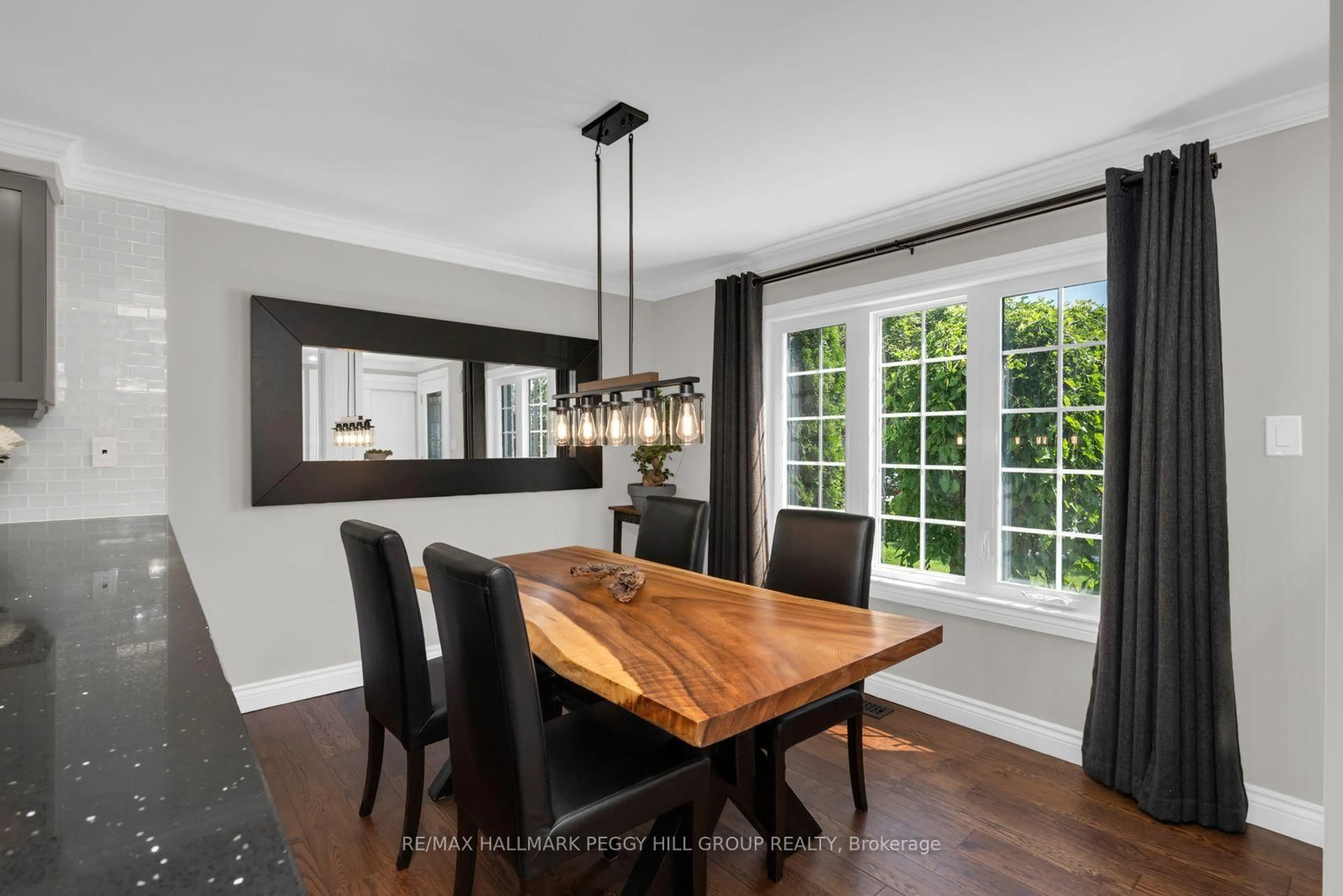 Dining room, wood/laminate floor for 105 Columbia Rd, Barrie Ontario L4N 8E5