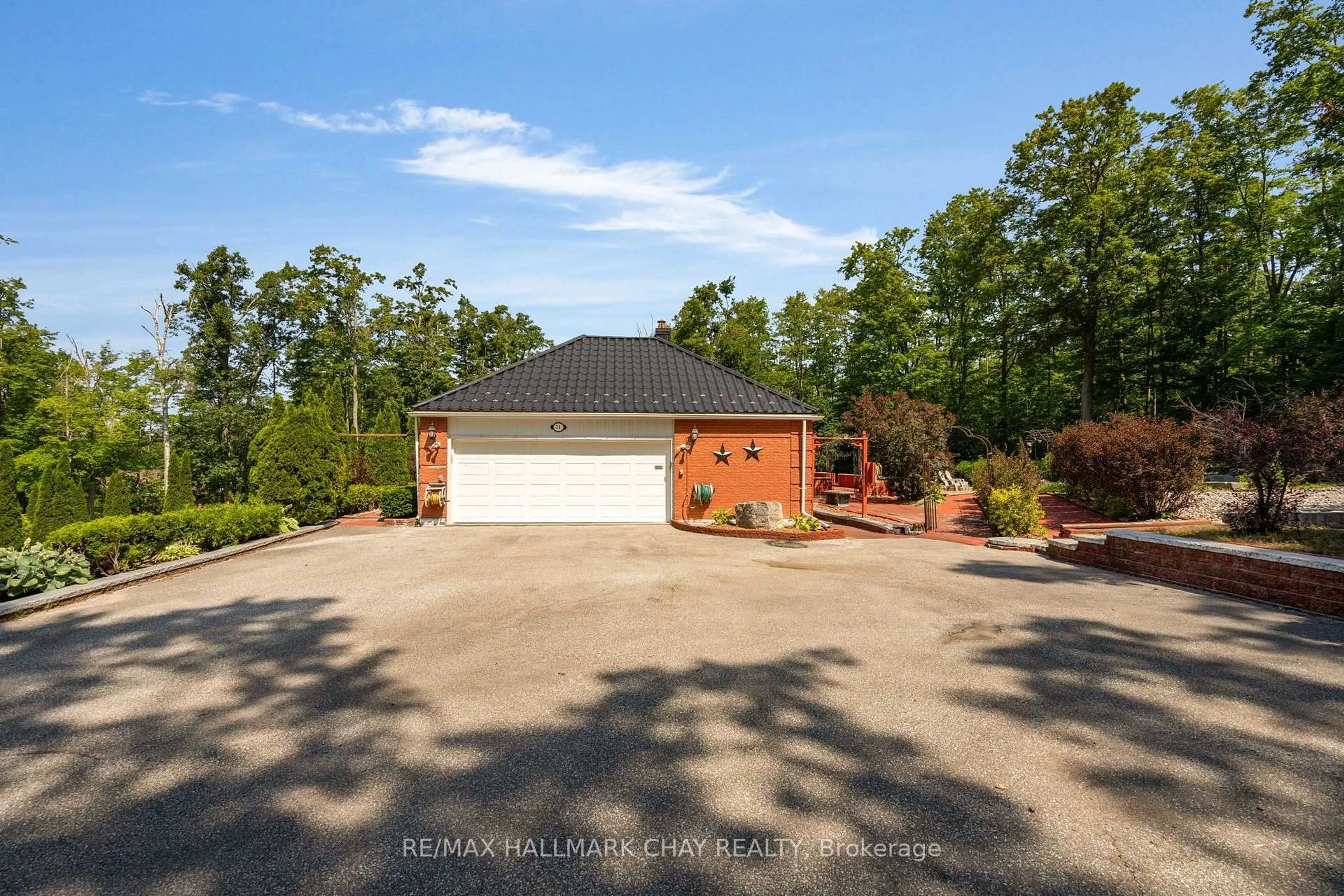 A pic from outside/outdoor area/front of a property/back of a property/a pic from drone, water/lake/river/ocean view for 24 Woodland Cres, Oro-Medonte Ontario L4M 4Y8