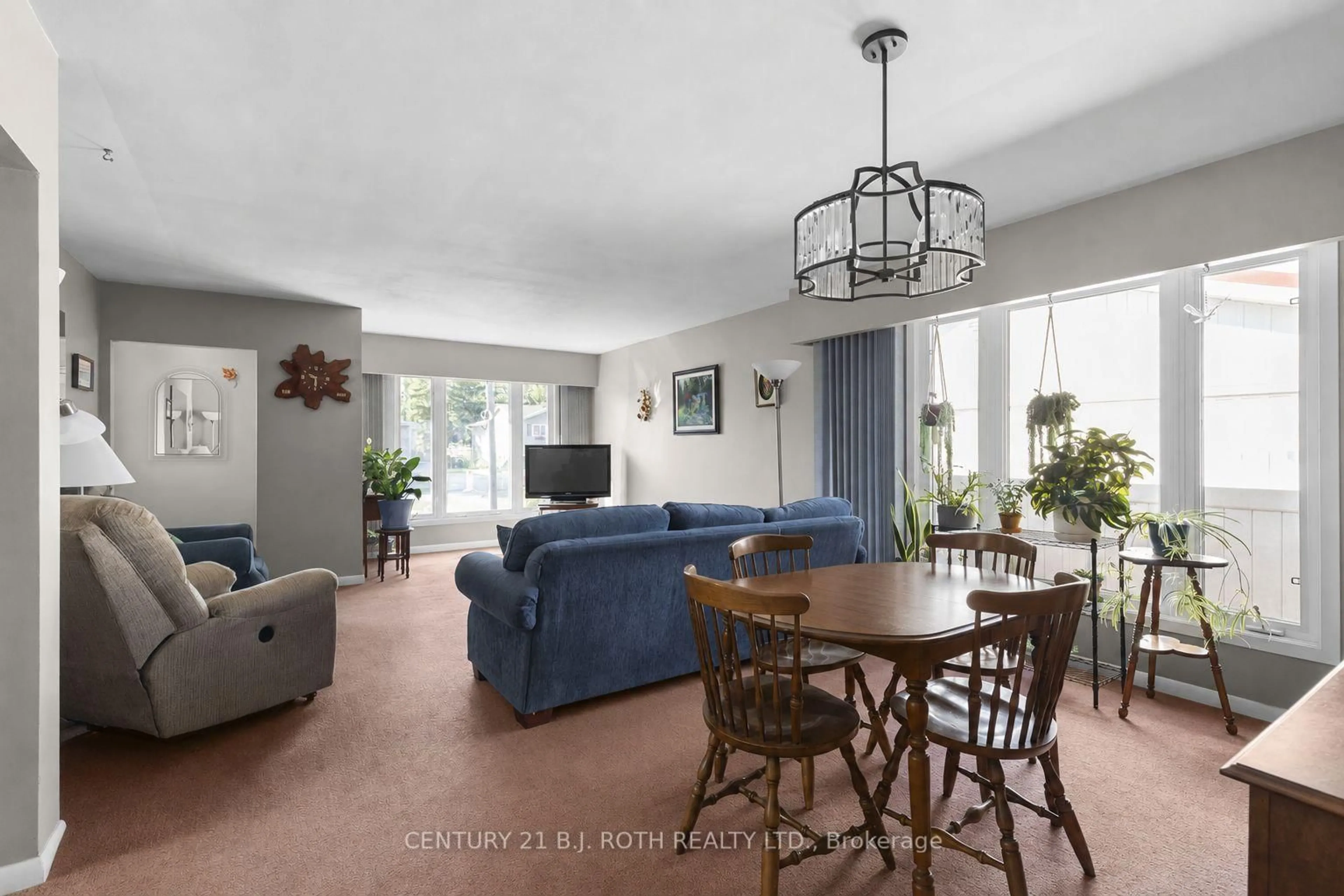 Living room with furniture, unknown for 108 Shannon St, Orillia Ontario L3V 1G2