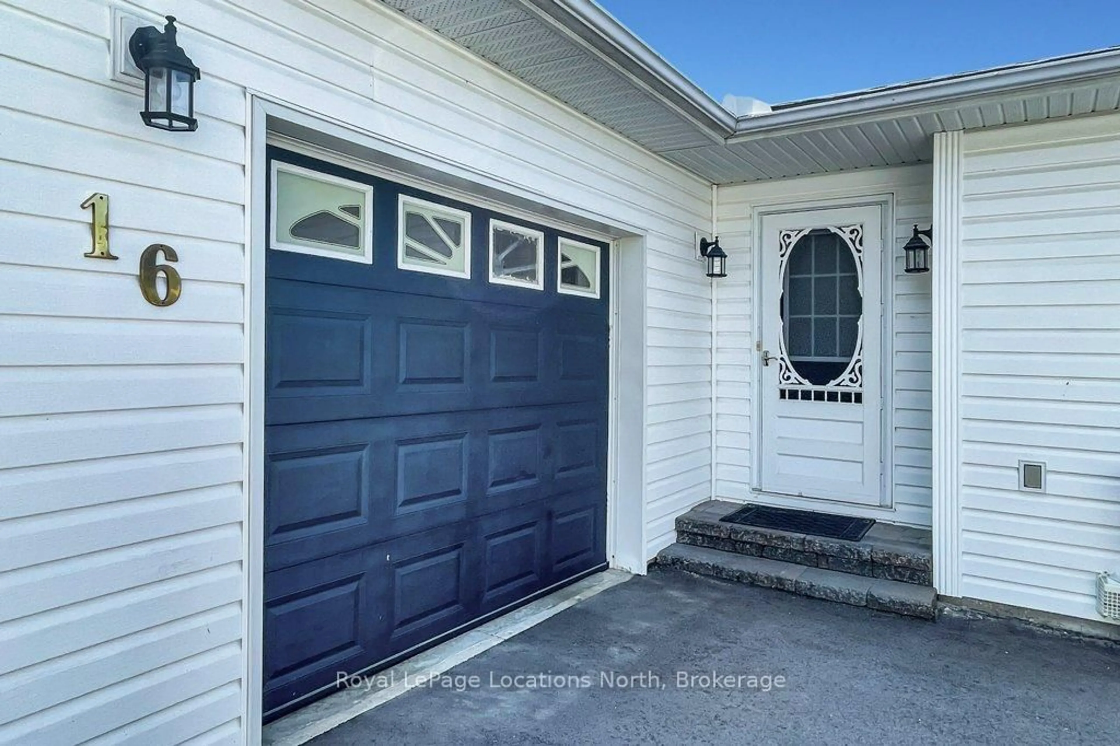 Home with vinyl exterior material, street for 16 Atlantic Ave, Wasaga Beach Ontario L9Z 3A8