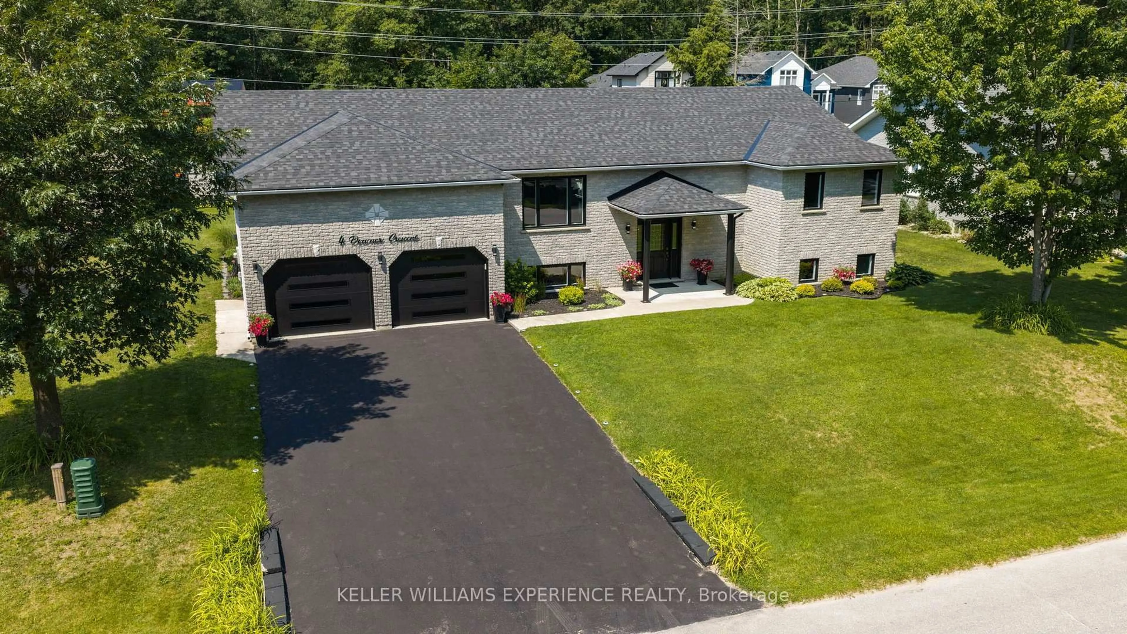 A pic from outside/outdoor area/front of a property/back of a property/a pic from drone, unknown for 4 Downer Cres, Wasaga Beach Ontario L9Z 1B9