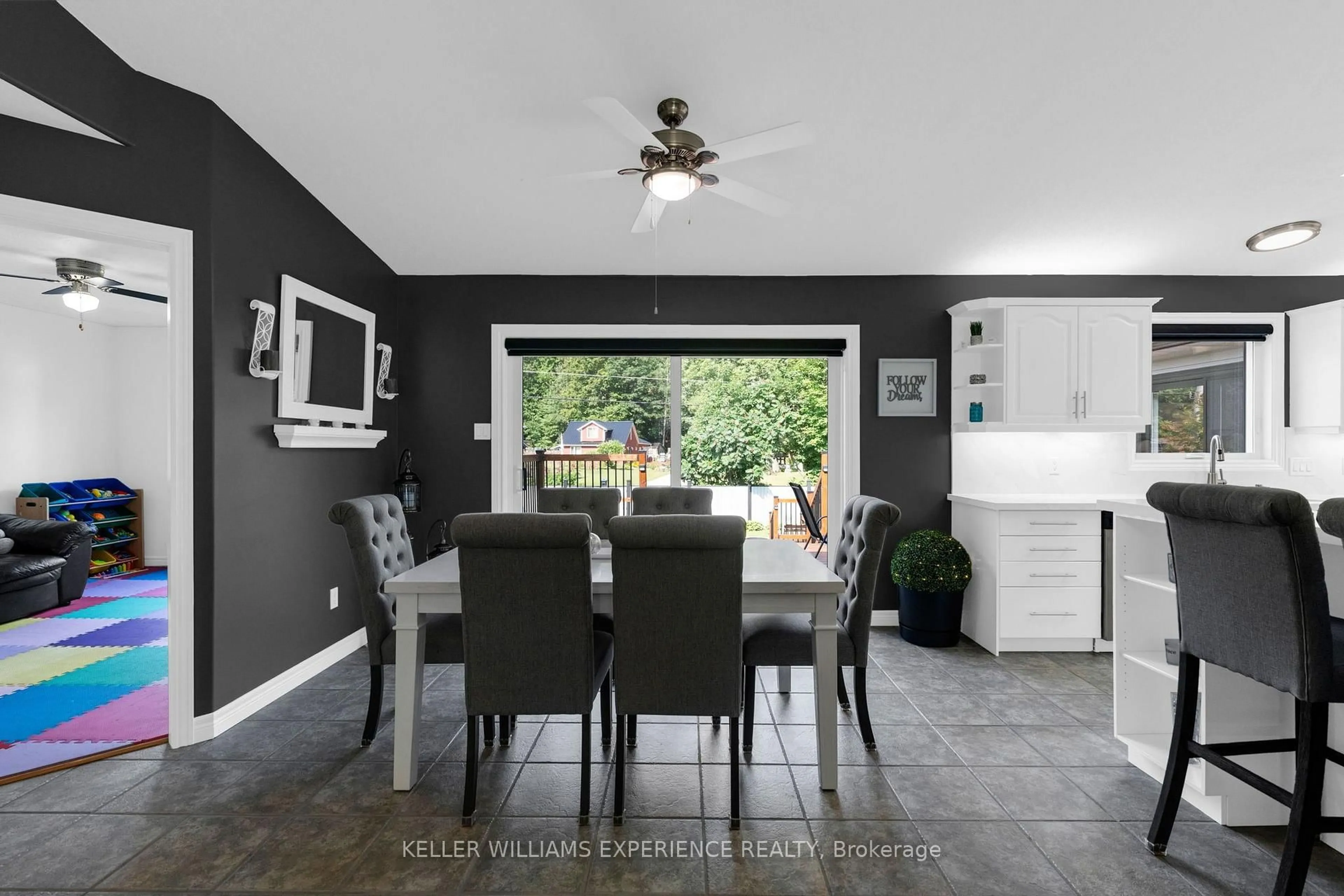Dining room, ceramic/tile floor for 4 Downer Cres, Wasaga Beach Ontario L9Z 1B9