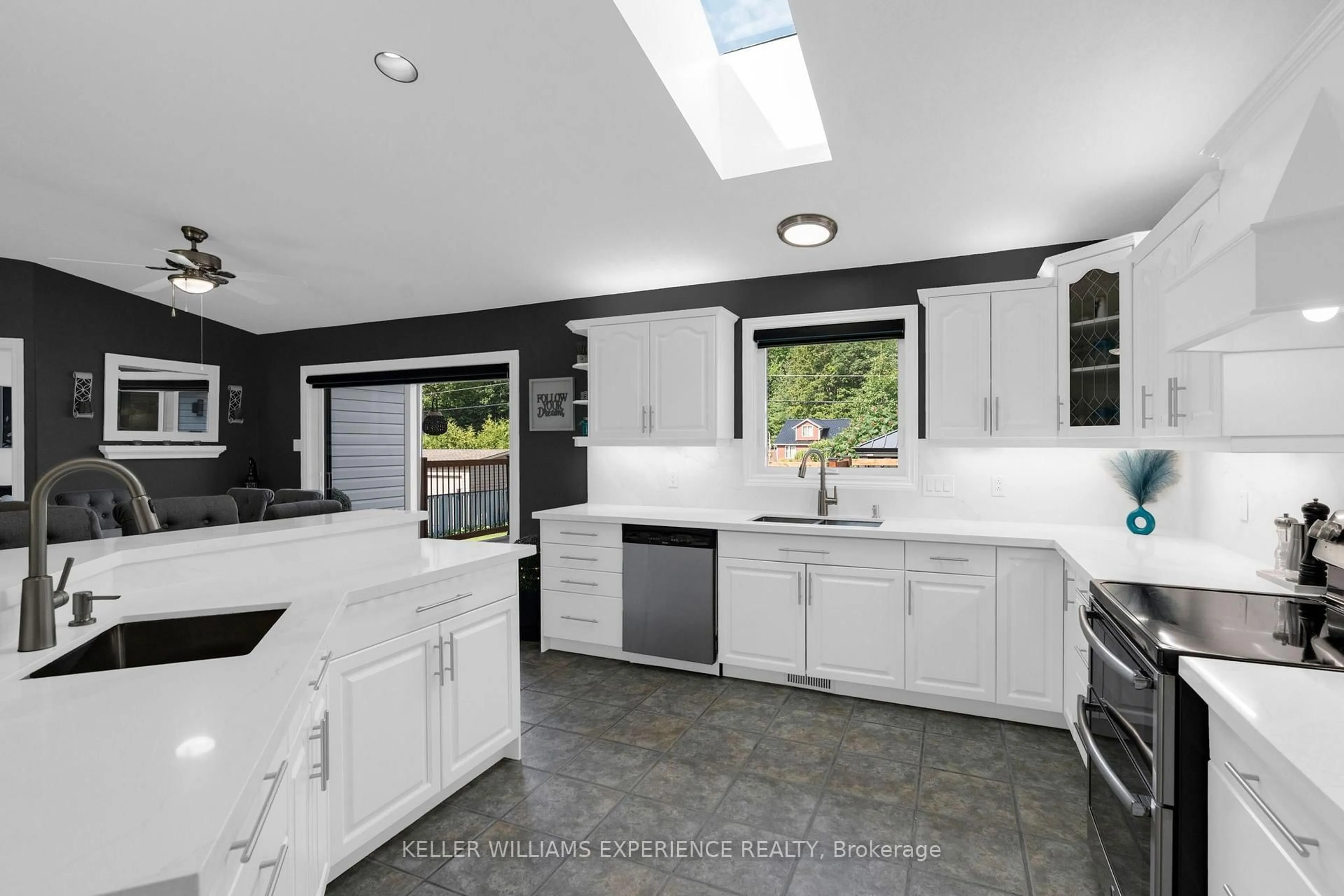 Unknown for 4 Downer Cres, Wasaga Beach Ontario L9Z 1B9