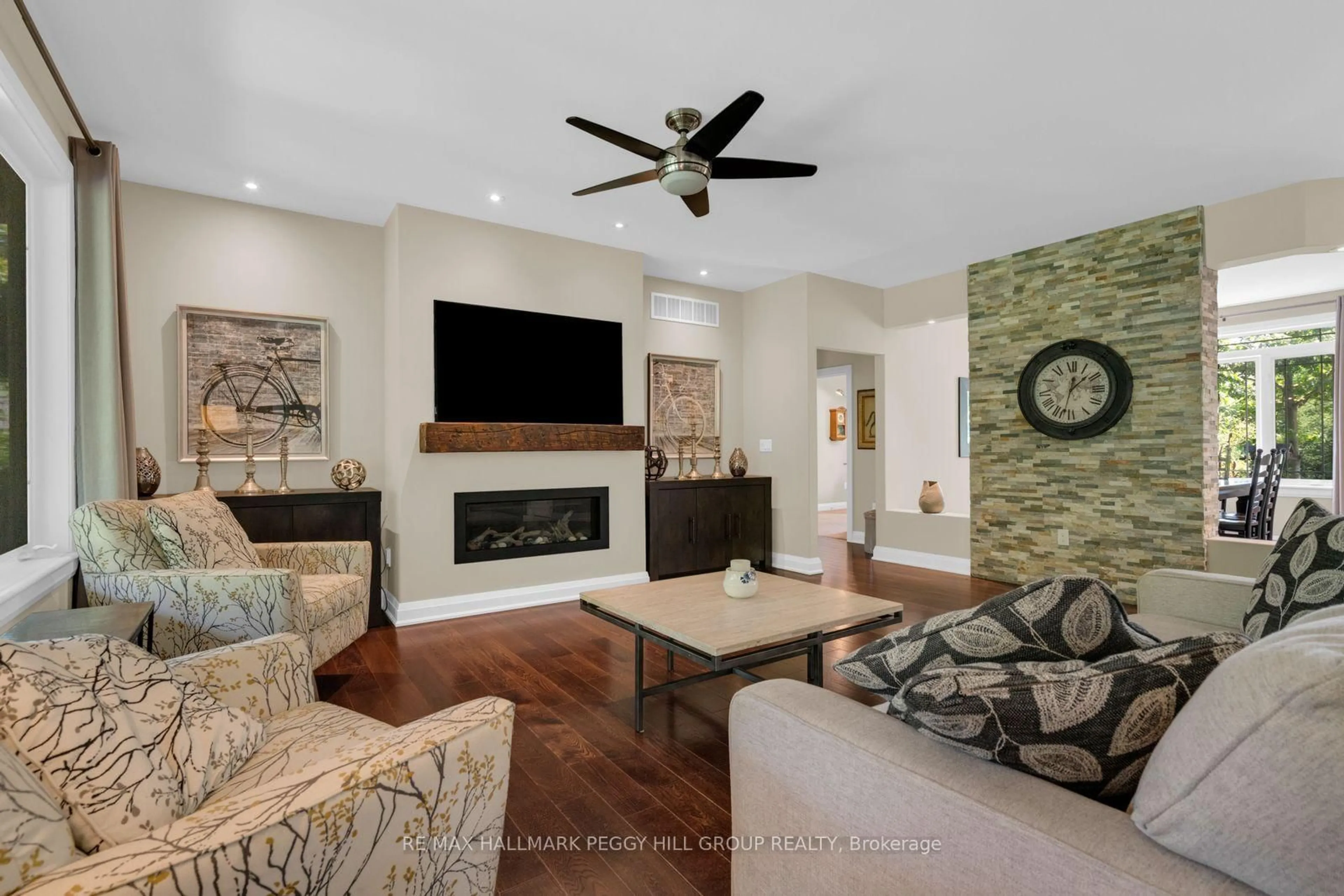 Living room with furniture, unknown for 2127 Elana Dr, Severn Ontario L3V 0C1
