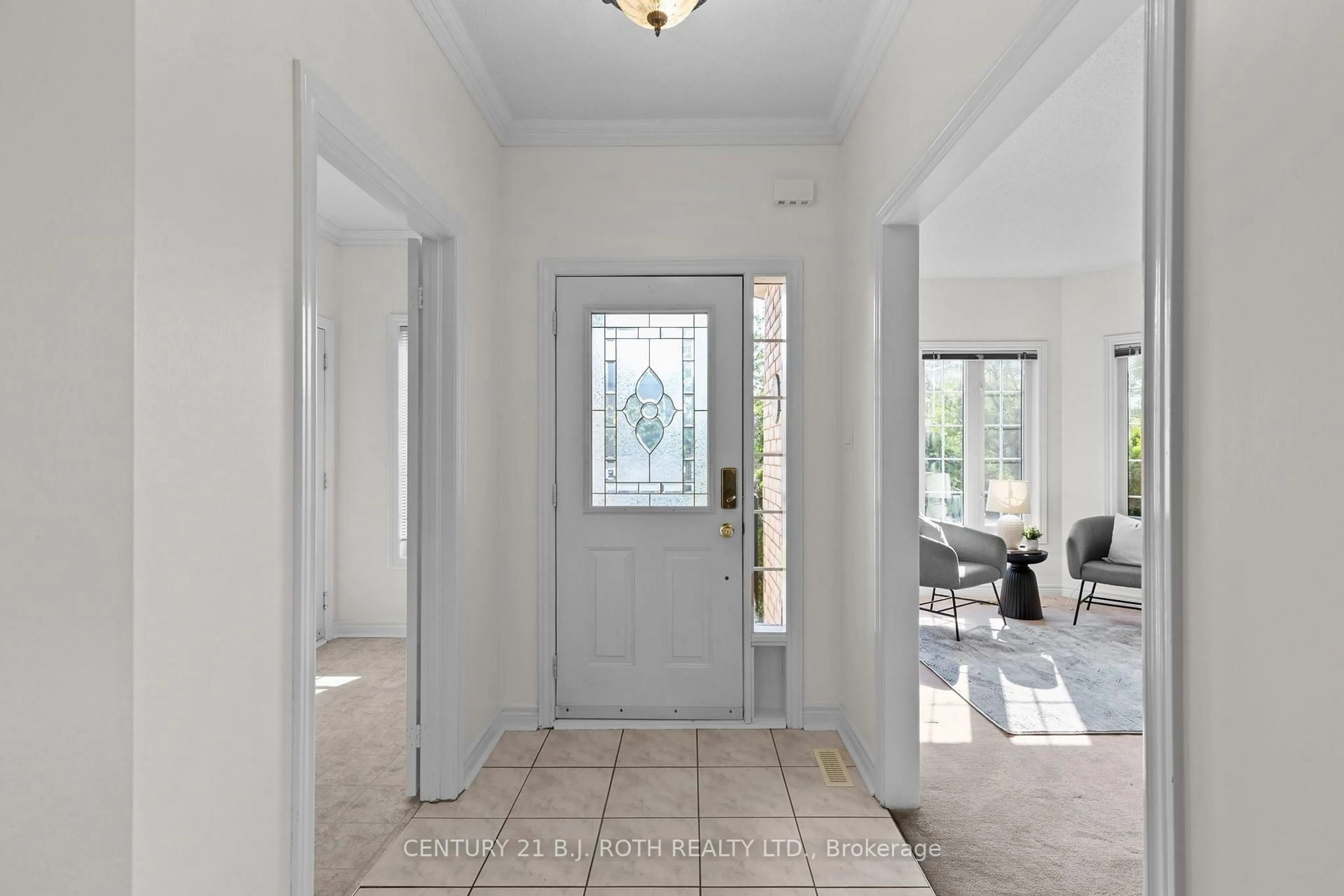 Indoor entryway for 14 Prince George Cres, Barrie Ontario L4N 0K8