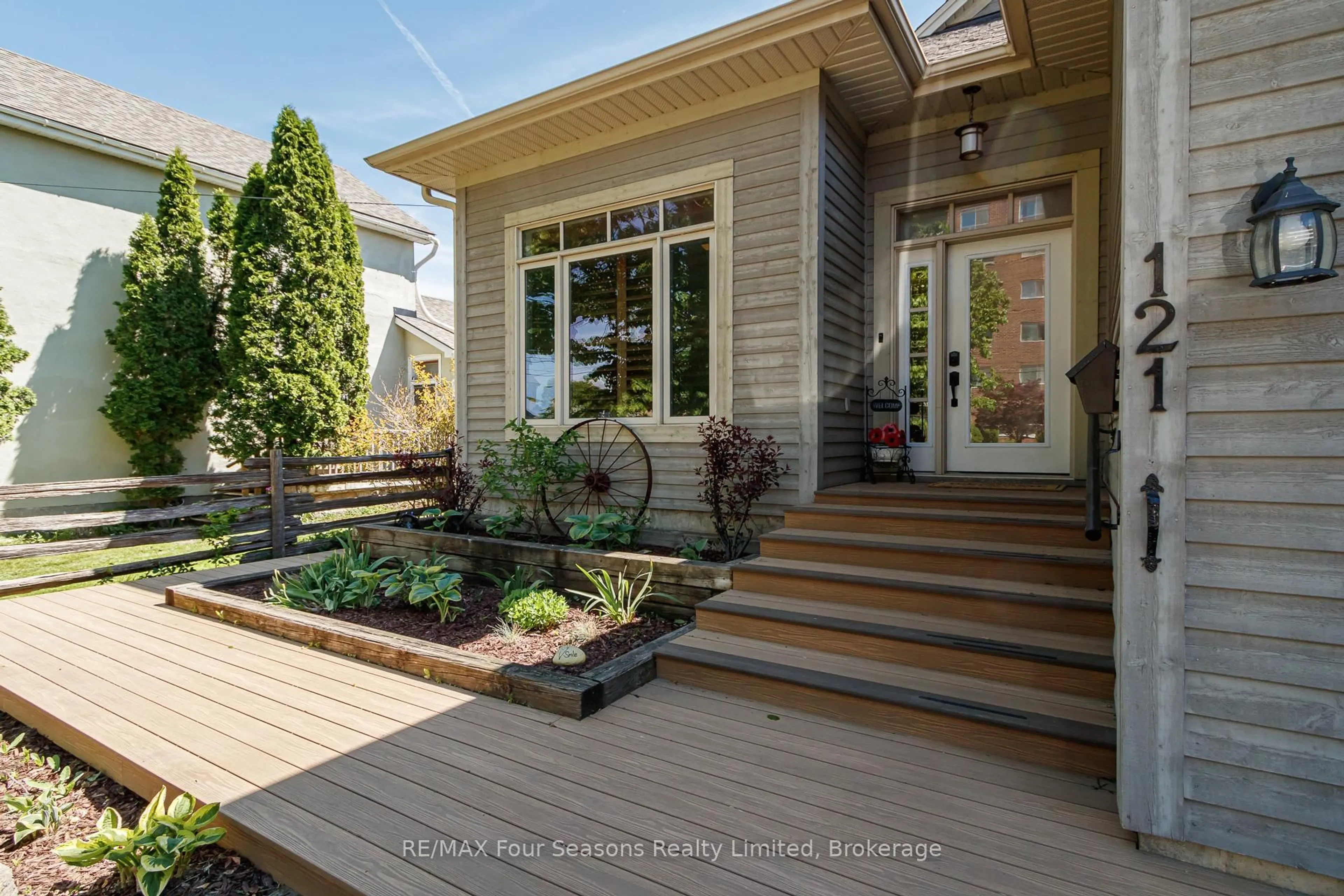 Unknown for 121 Elm St, Collingwood Ontario L9Y 3J3