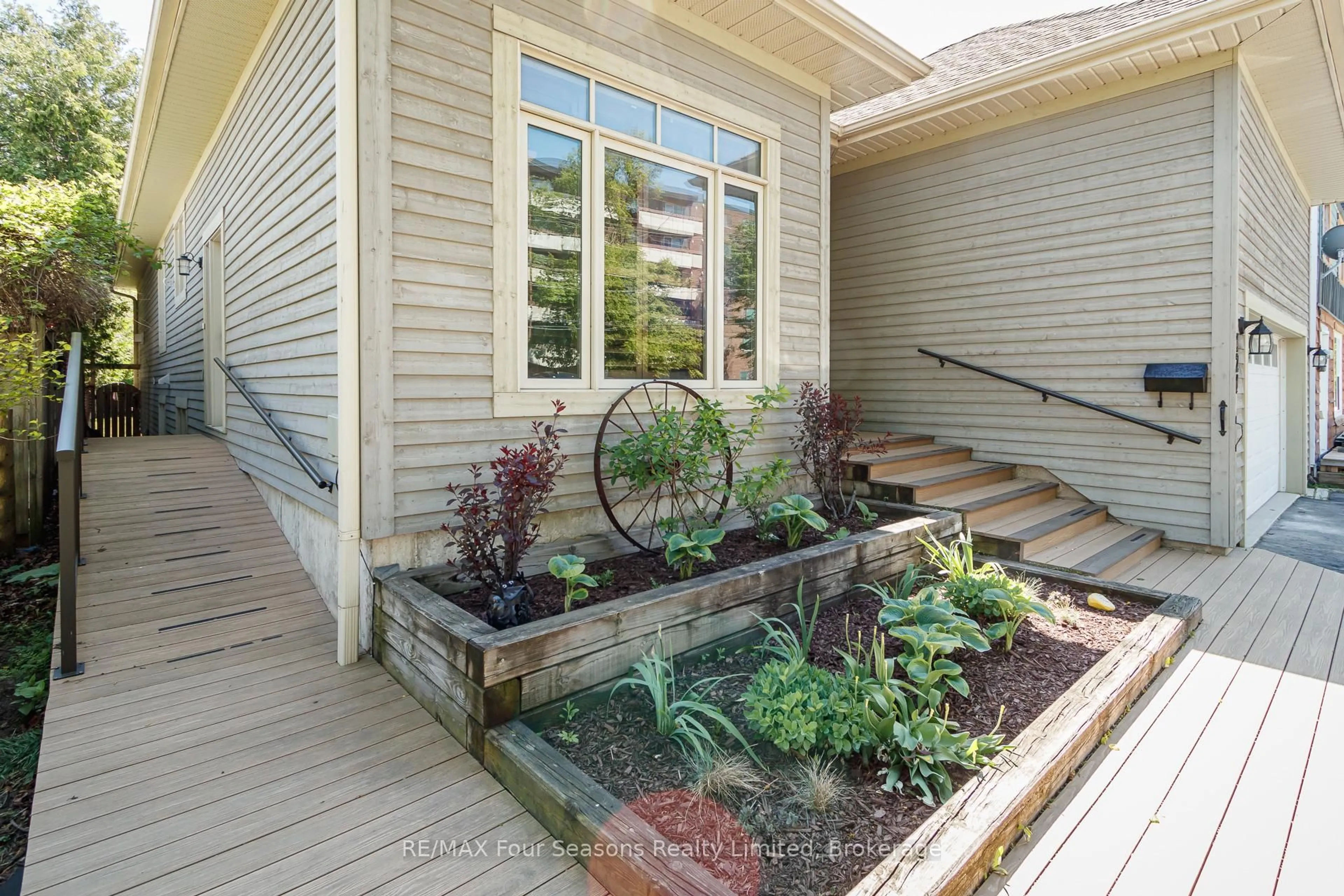 Unknown for 121 Elm St, Collingwood Ontario L9Y 3J3