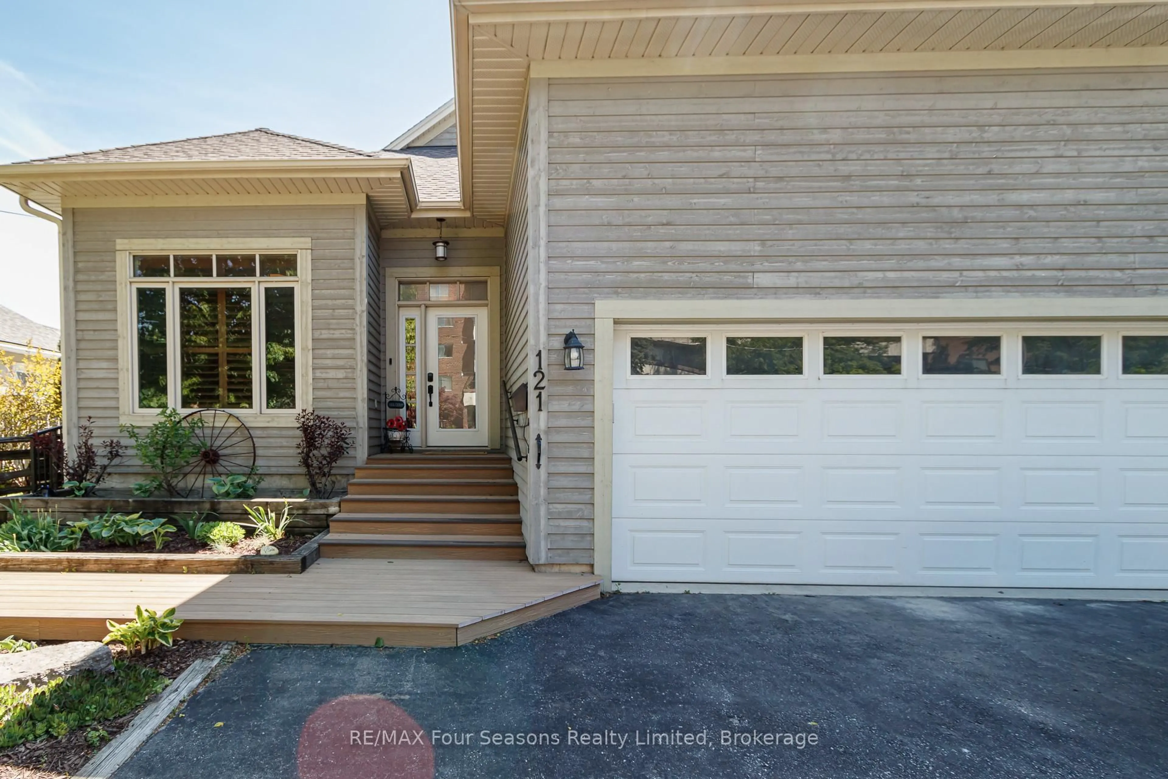 Unknown for 121 Elm St, Collingwood Ontario L9Y 3J3