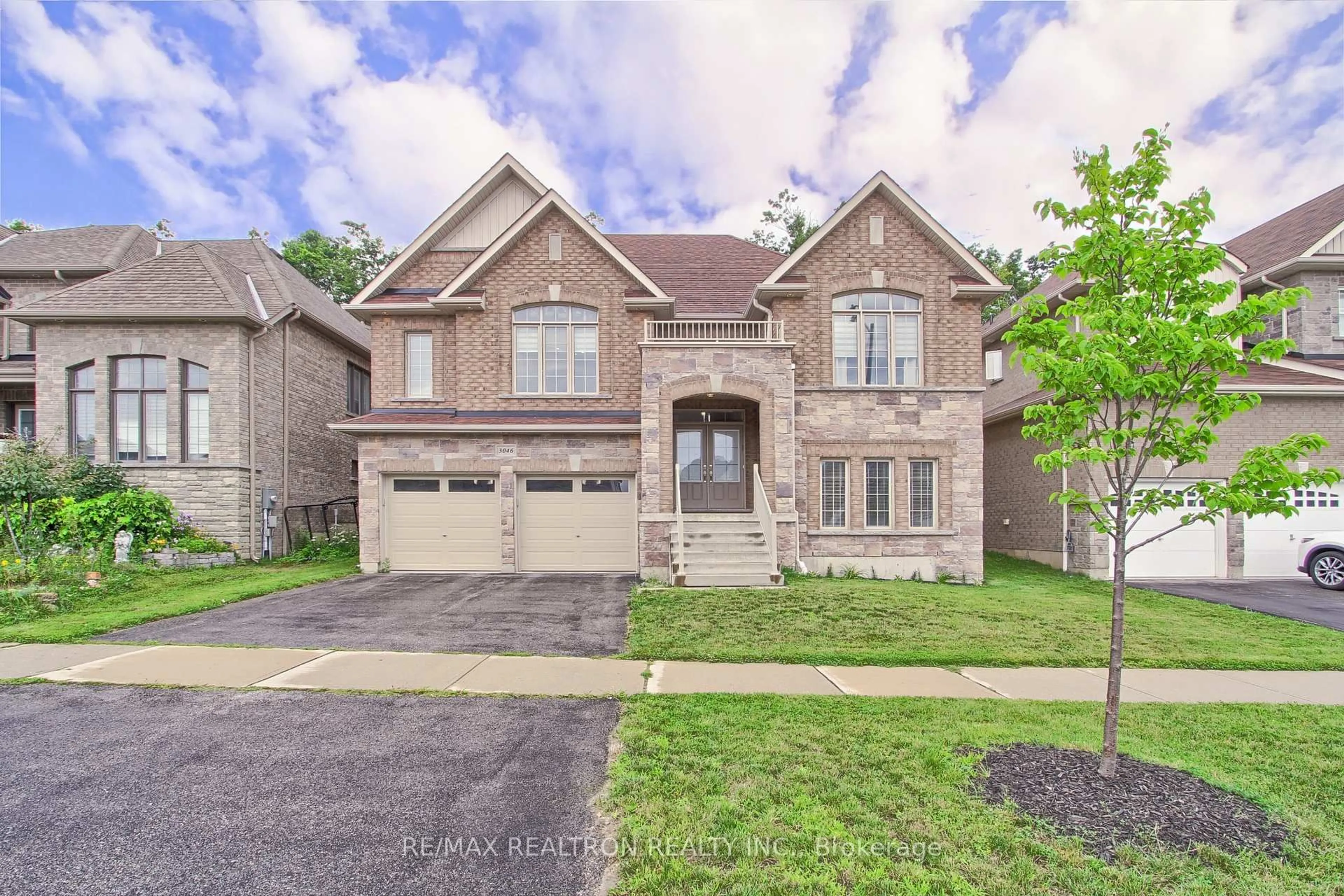 Home with brick exterior material, street for 3046 Monarch Dr, Orillia Ontario L3V 8K3