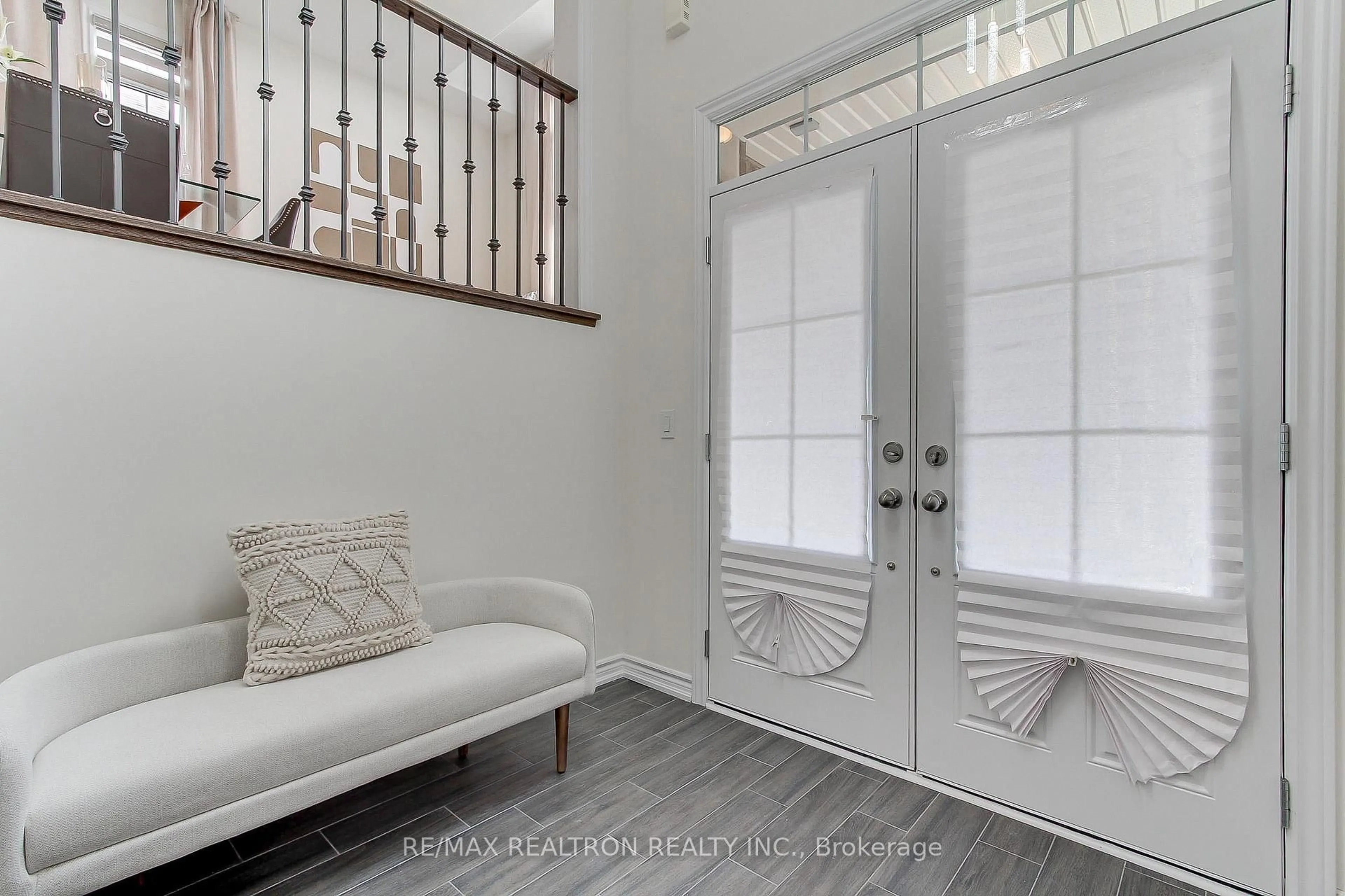 Indoor entryway for 3046 Monarch Dr, Orillia Ontario L3V 8K3
