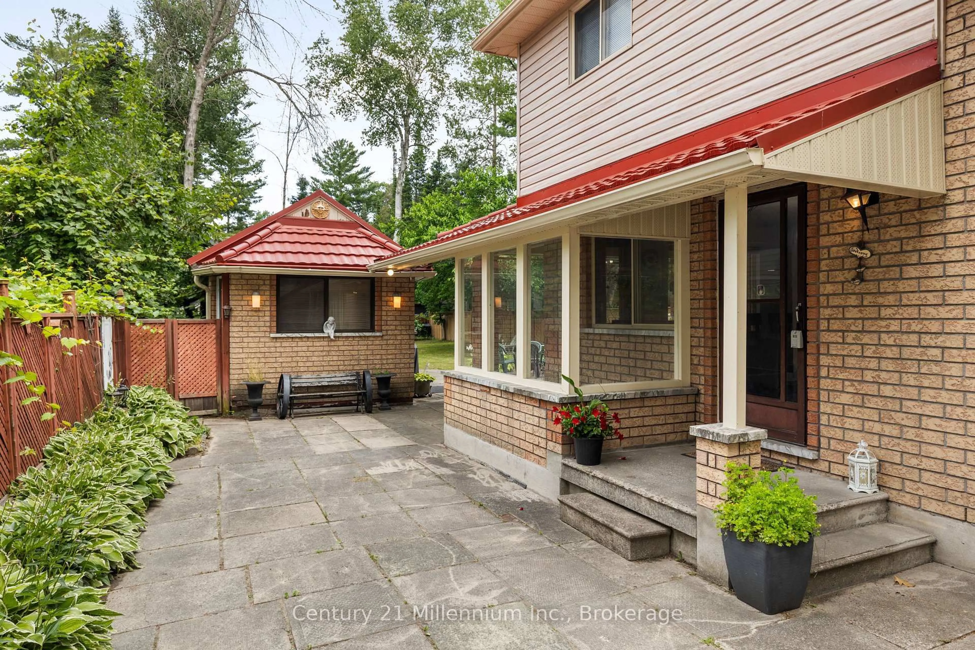 Patio, street for 49 32nd St, Wasaga Beach Ontario L9Z 2C4