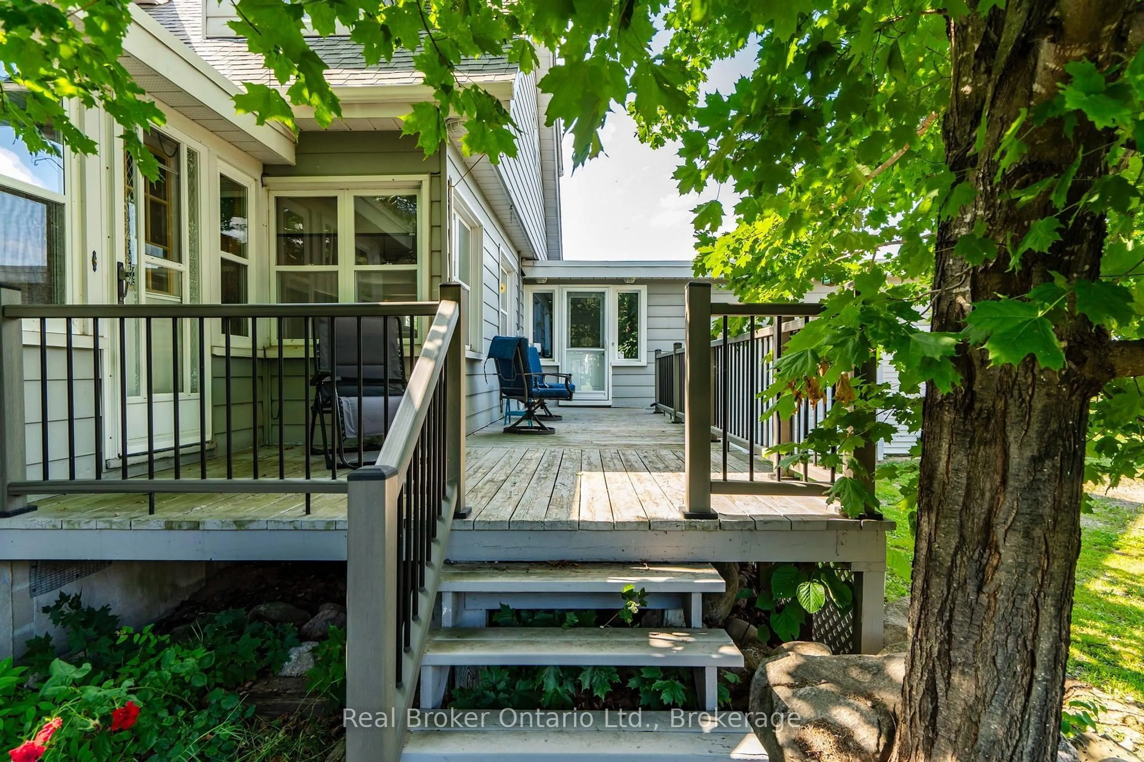 Patio, street for 150 Lafontaine Rd, Tiny Ontario L9M 2H7