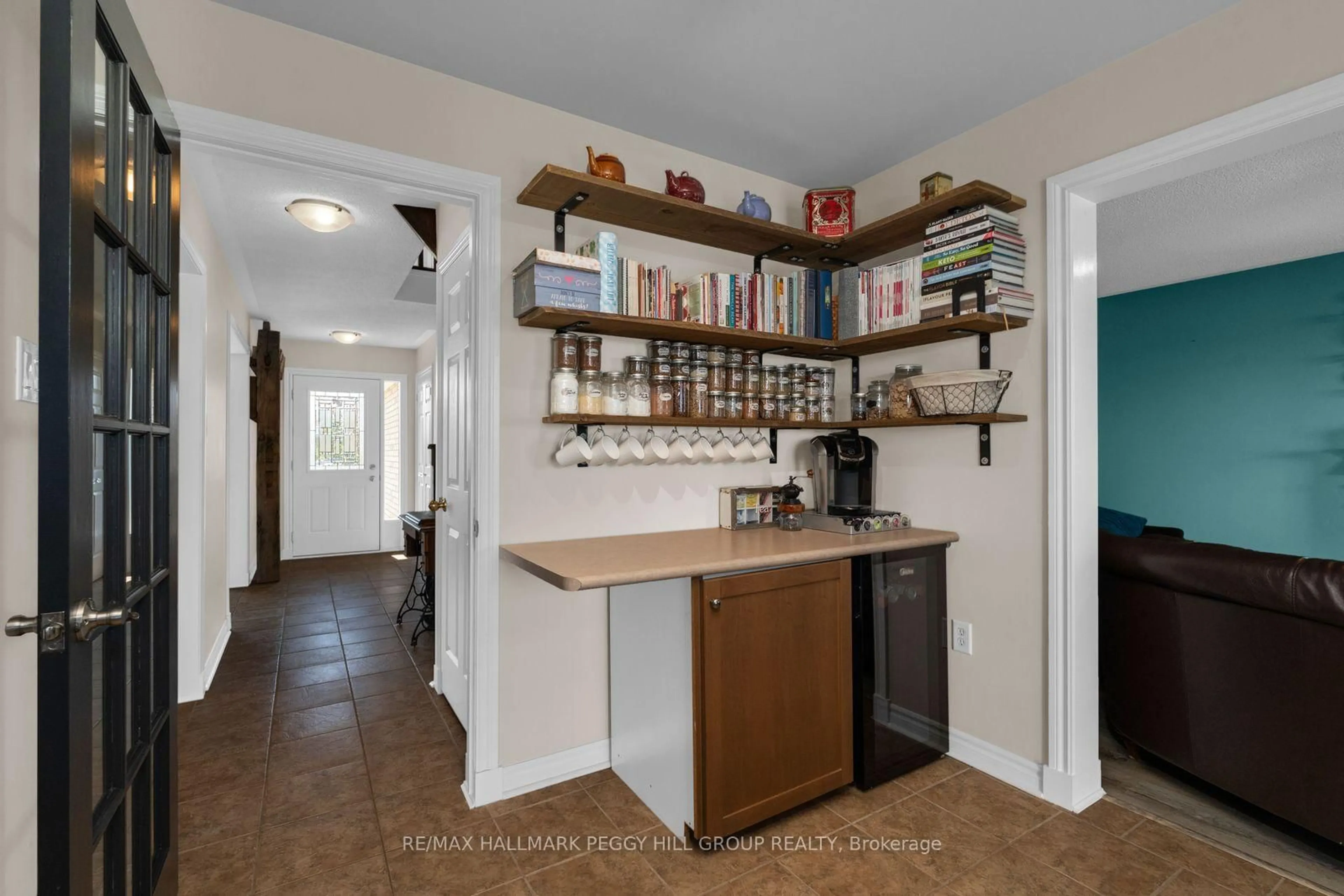 Open concept kitchen, ceramic/tile floor for 34 Knox Dr, Springwater Ontario L0L 1P0