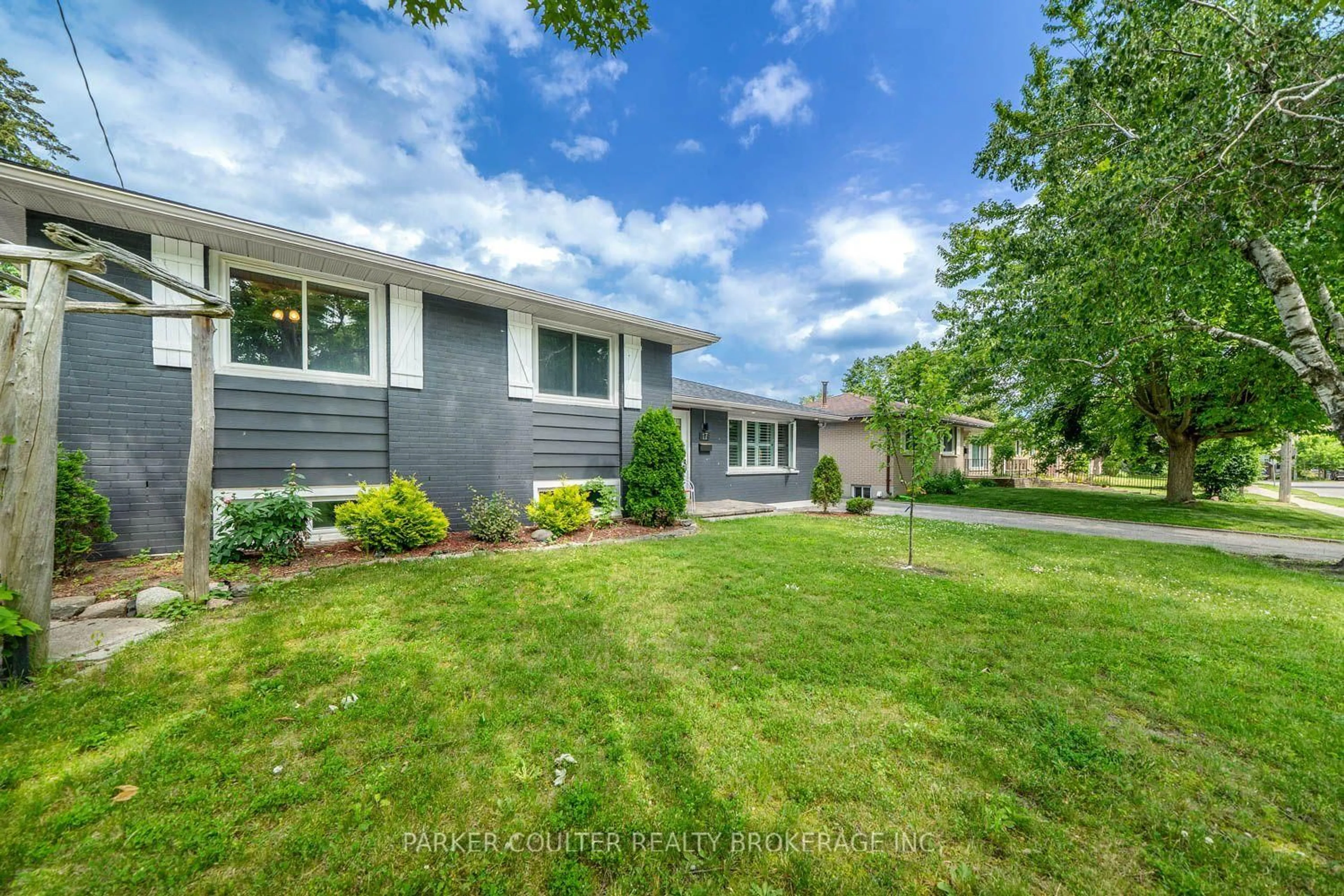 Unknown for 17 Harding Ave, Barrie Ontario L4M 3K1