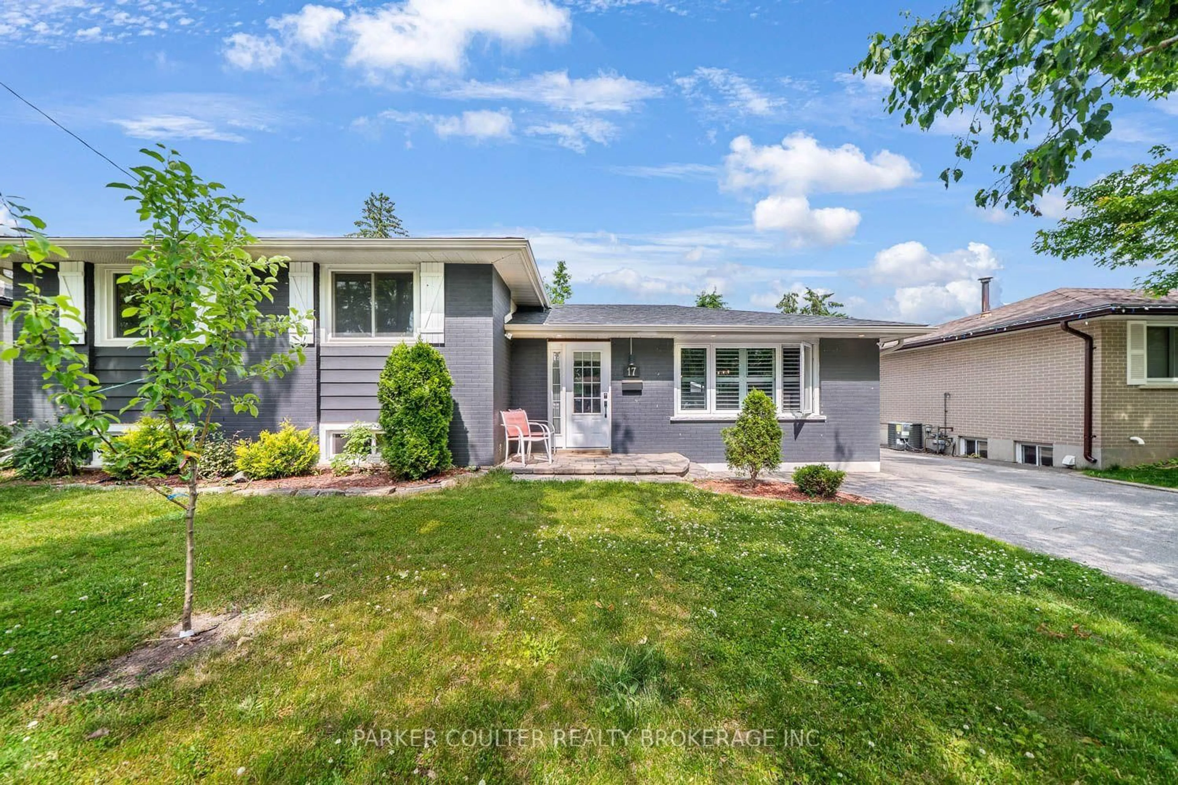 Home with vinyl exterior material, street for 17 Harding Ave, Barrie Ontario L4M 3K1